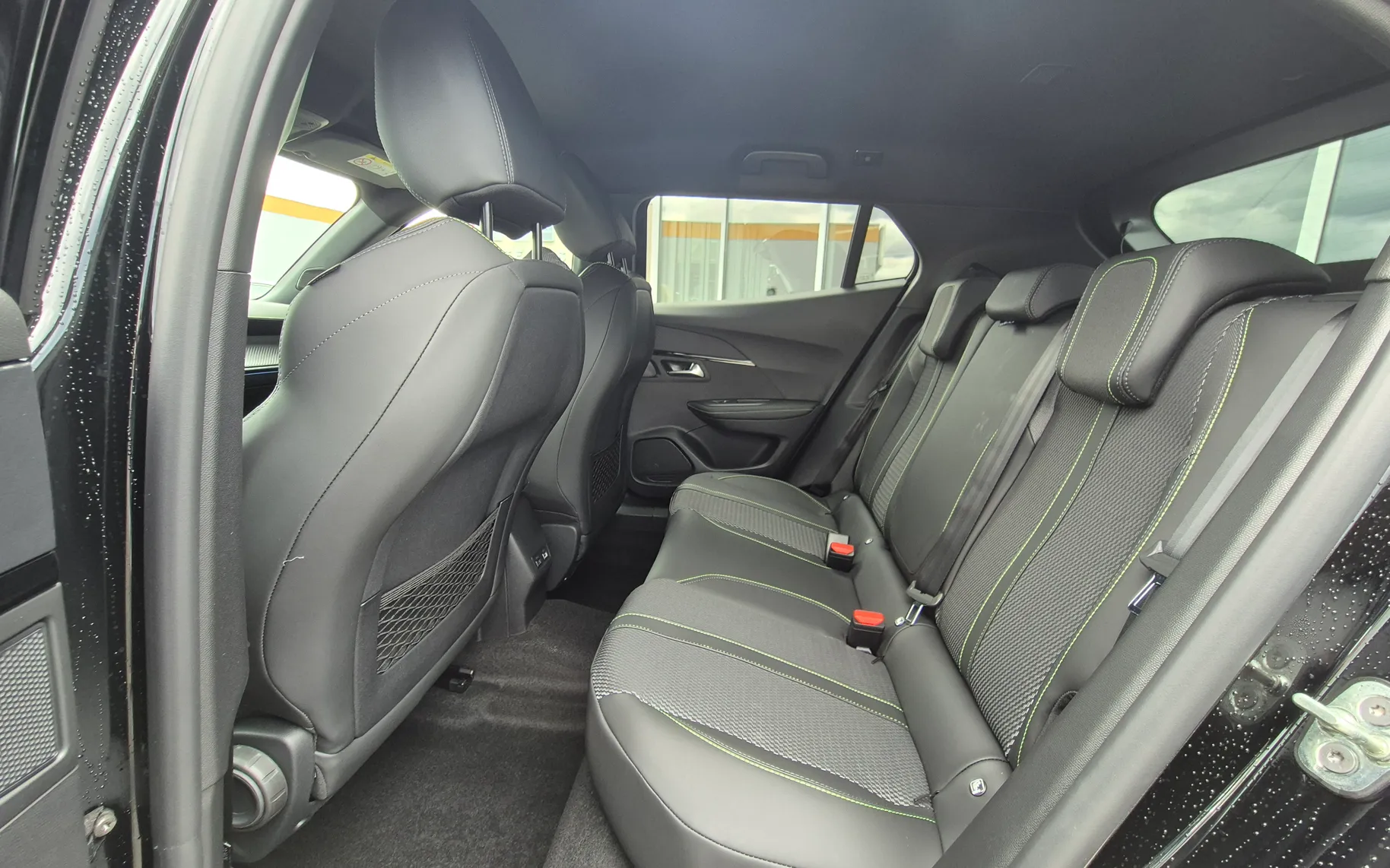 Zunanja slika - Peugeot 2008 - GT HIBRID 145 - 10