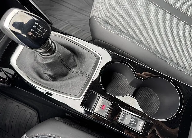 Zunanja slika - Peugeot 2008 - ALLURE PureTech 100 - AKTIVNI TEMPOMAT - KAMERA - 10