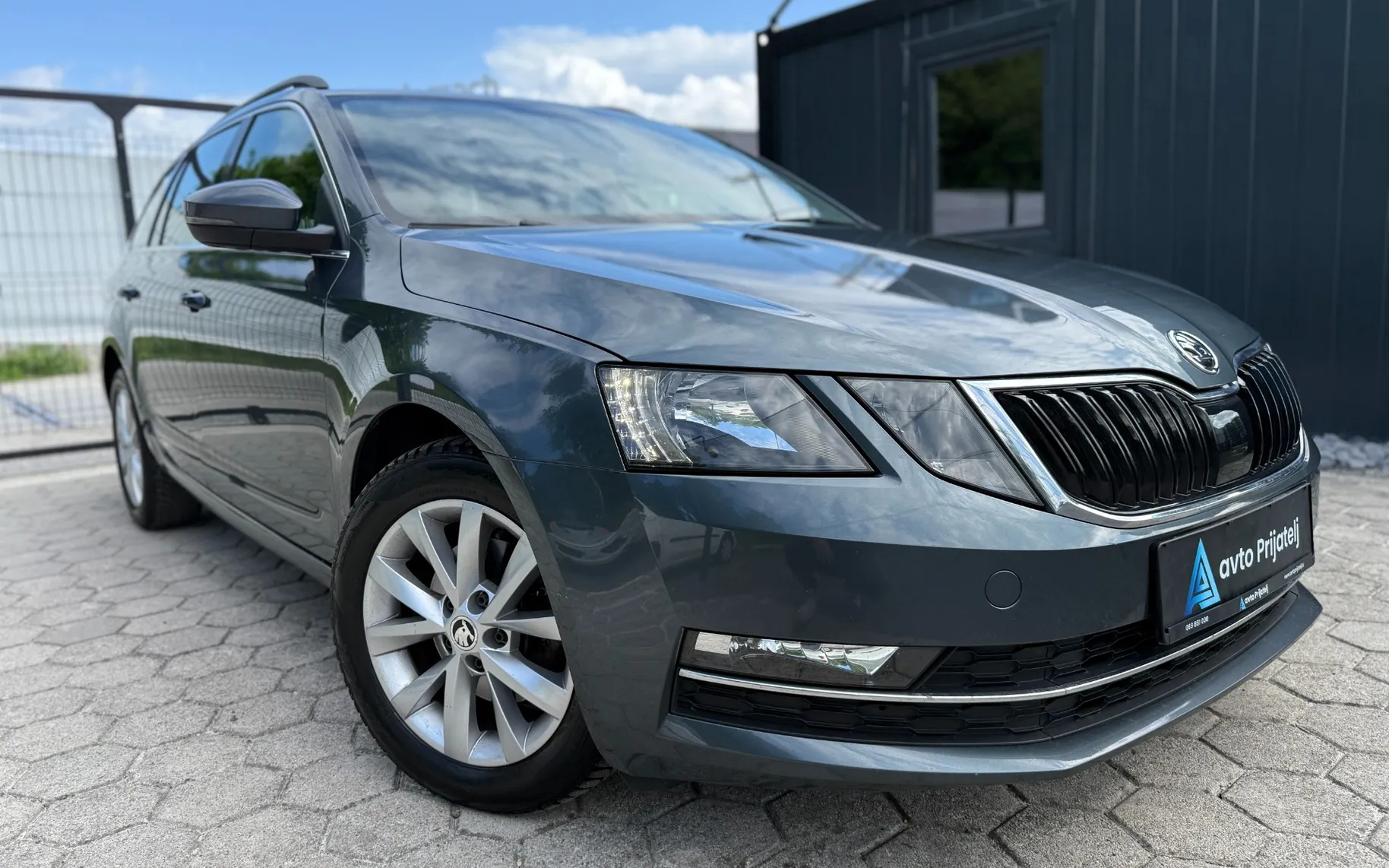 Zunanja slika - Škoda Octavia - 2.0 TDI 110KW Avt - 2