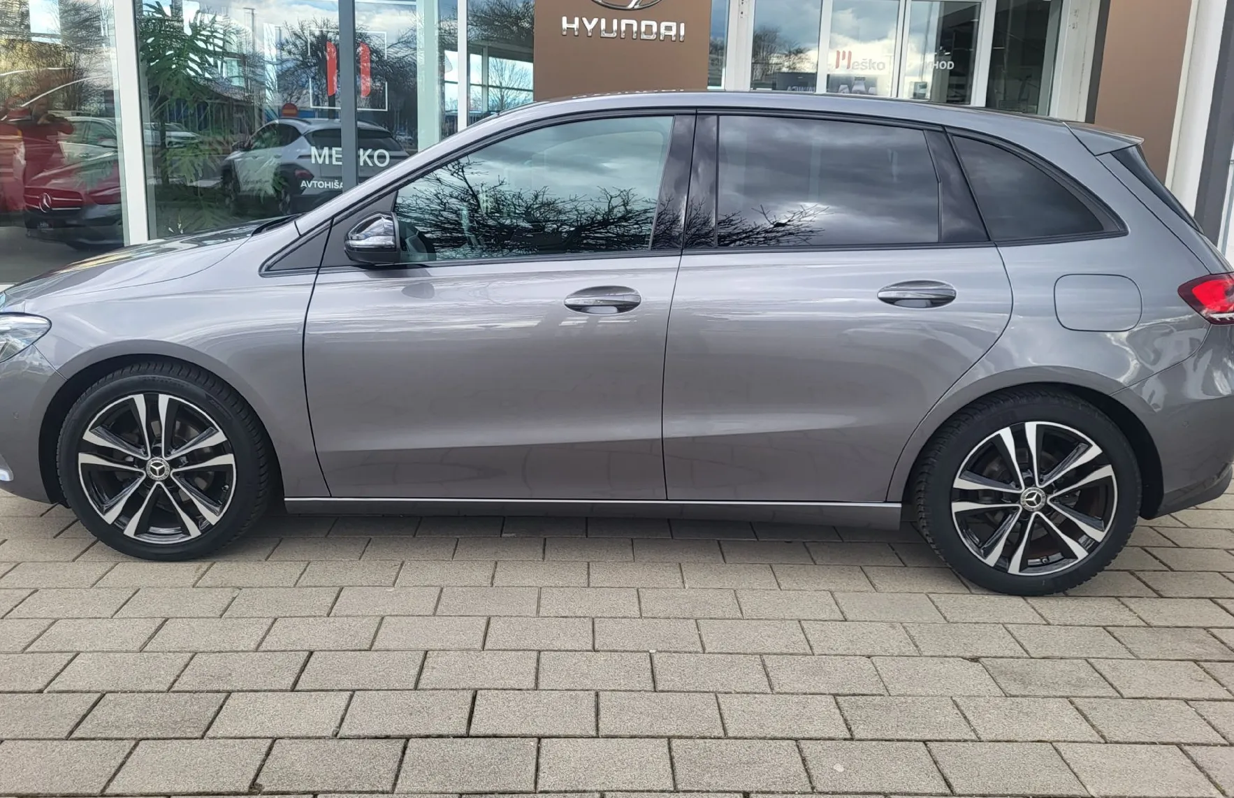 Zunanja slika - Mercedes-Benz B-Razred - B 180 d DTC Progressive navi-alu-pdc-acc-temp-serv - 3