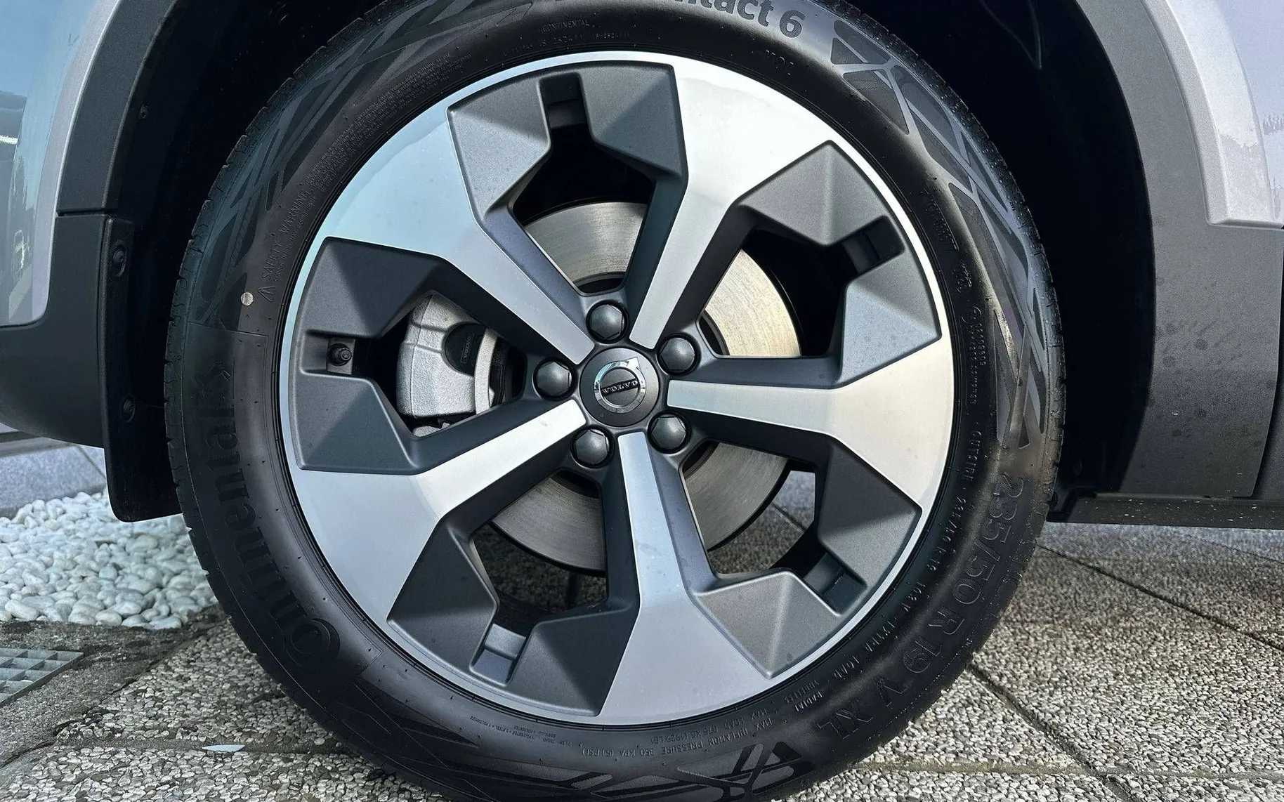 Notranja slika - Volvo XC40 - B3 P Plus Dark AT DCT - 9