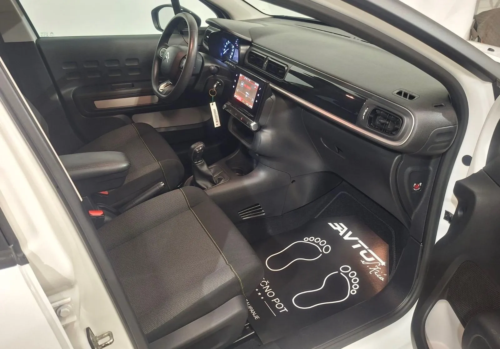 Notranja slika - Citroën C3 - 1.2 PureTech-LED-TEMPOMAT-SERVISNA KNJIGA - 11