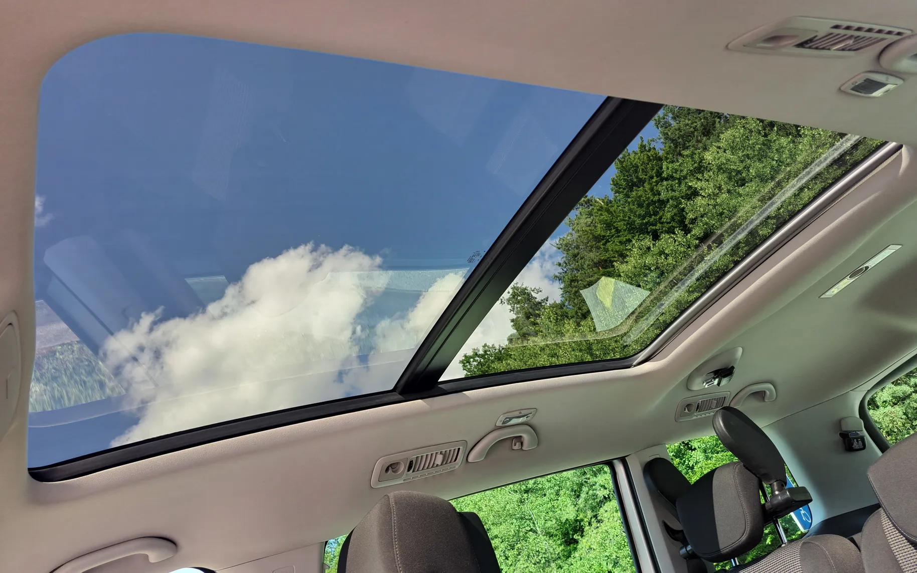 Notranja slika - Volkswagen Sharan - 2,0 TDI BlueMotion Technology Comfortline - 14