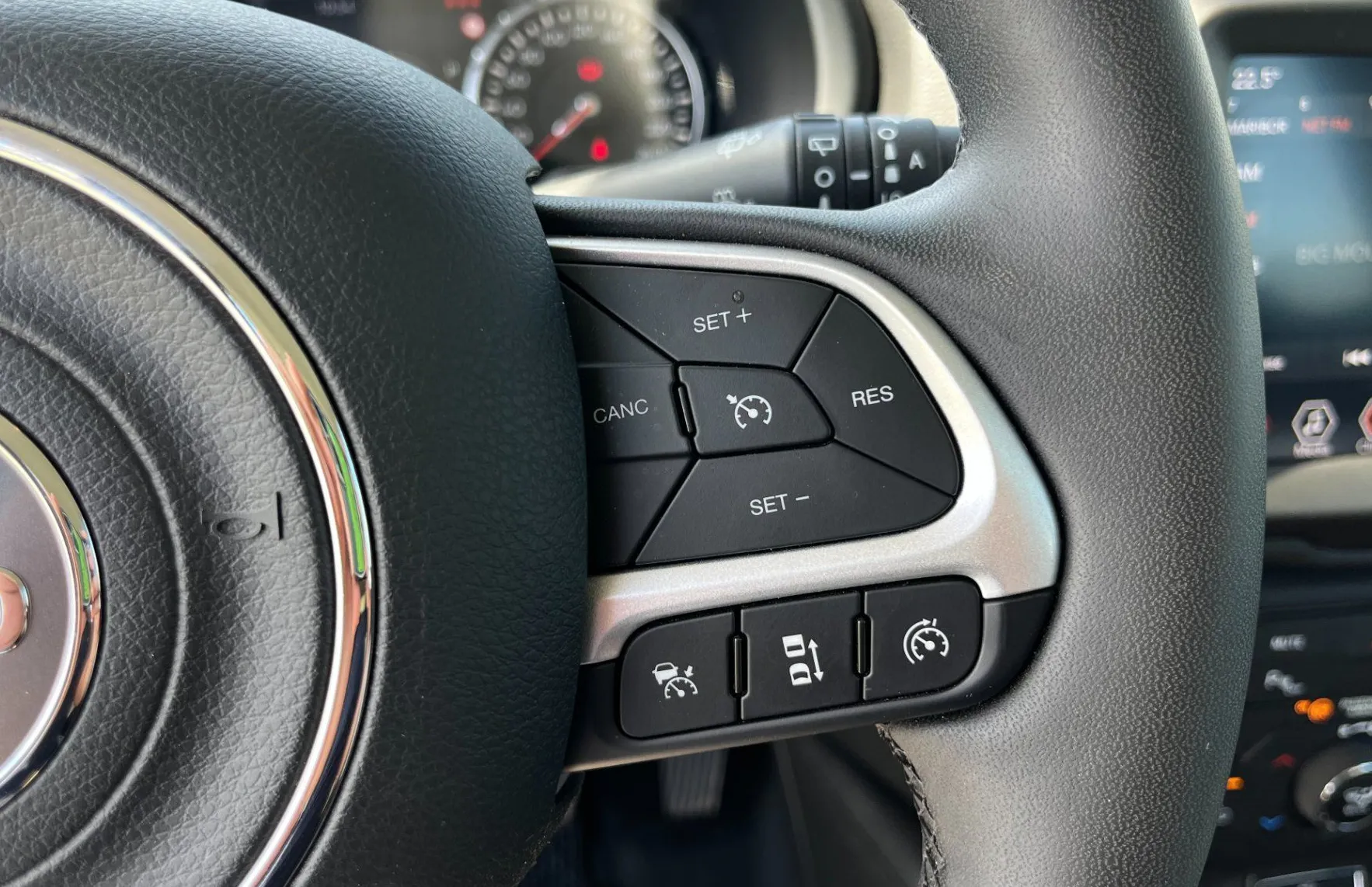 Zunanja slika - Jeep Renegade - 1.5 T4 e-Hybrid Altitude LED. ACC. VZR KAM. PDC - 15