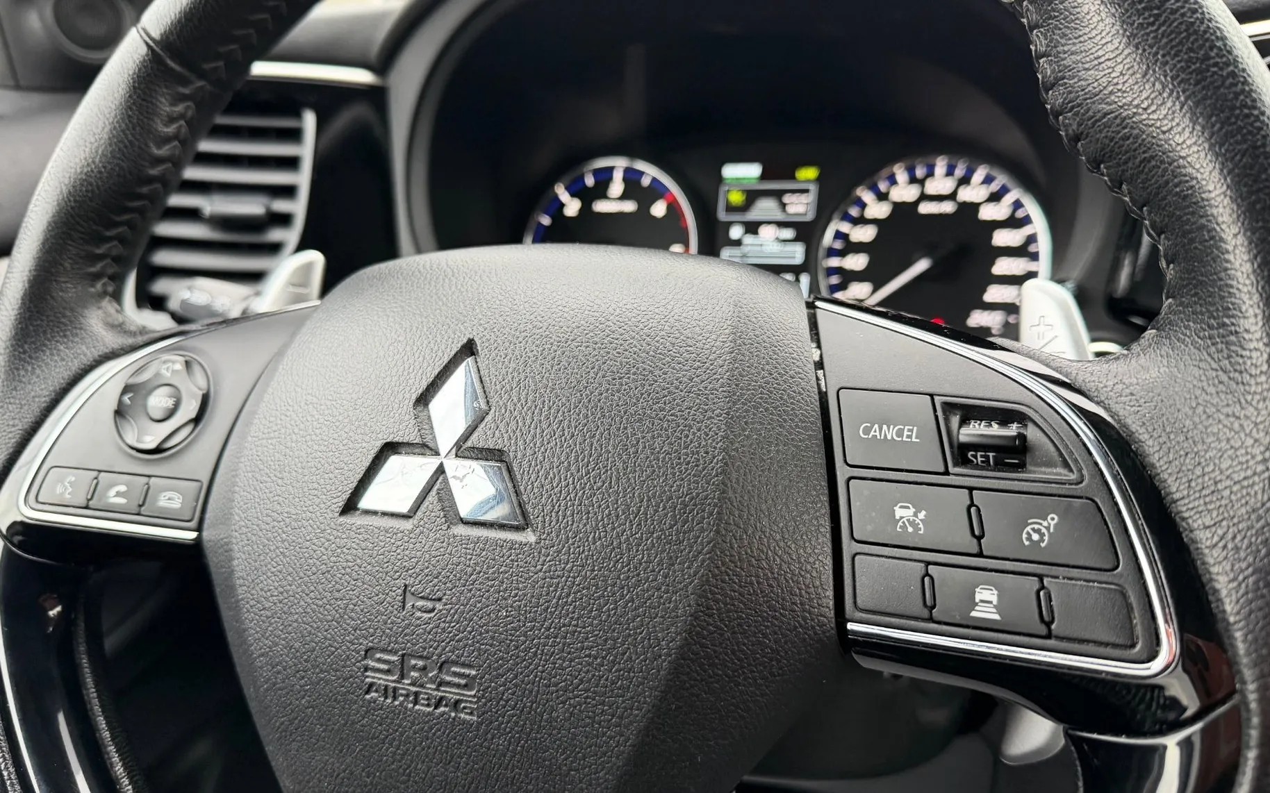Zunanja slika - Mitsubishi Outlander - 2.2 DI-D 4WD AUT INSTYLE 7SEDEŽEV XENON ACC KAMERA - 16