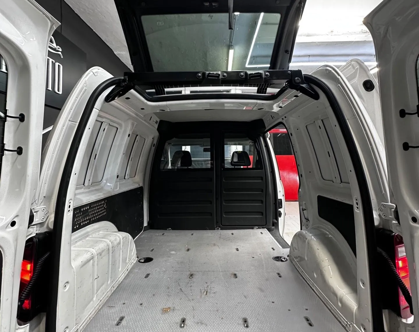 Notranja slika - Volkswagen Caddy - 4motion 2.0 TDI +STREŠNA LOPUTA+LED+V. NAVI+KLJUKA - 12