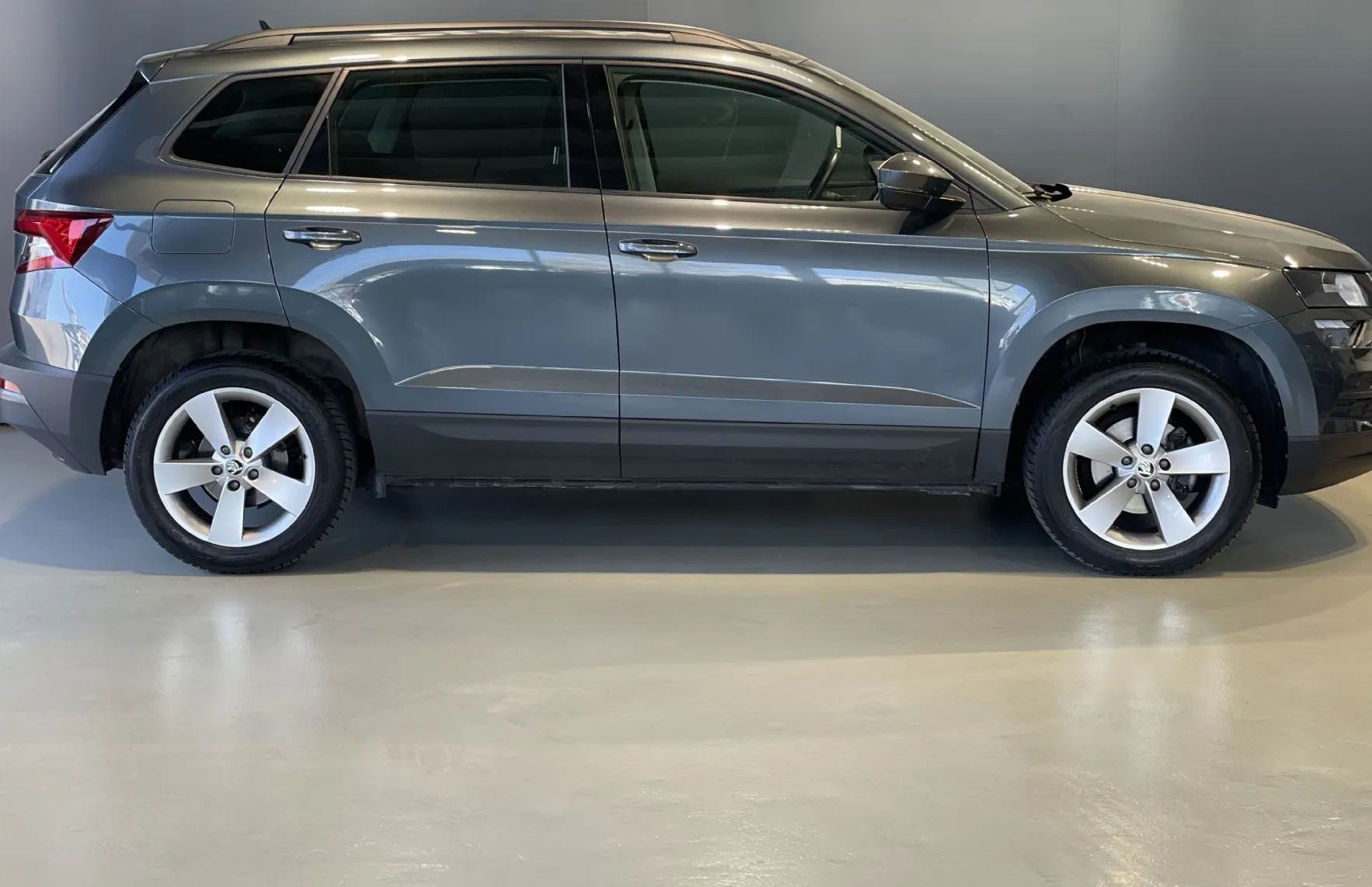 Zunanja slika - Škoda Karoq - 1.LASTNIK-SLO-KEYLESS-KAMERA-RADAR-ALU - 4