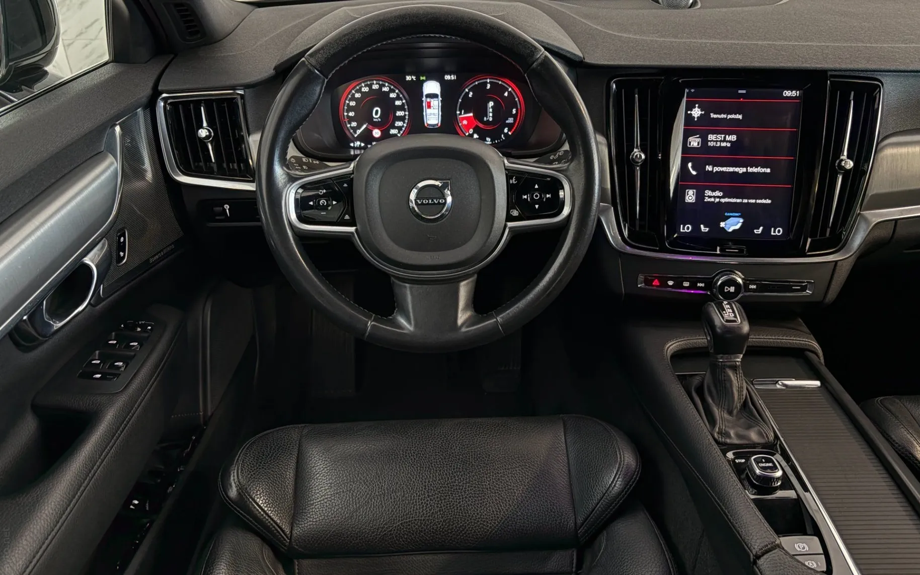 Notranja slika - Volvo V90 - D4 Momentum |ACC|360Kamera|BowersWilkins|Kljuka|.. - 9