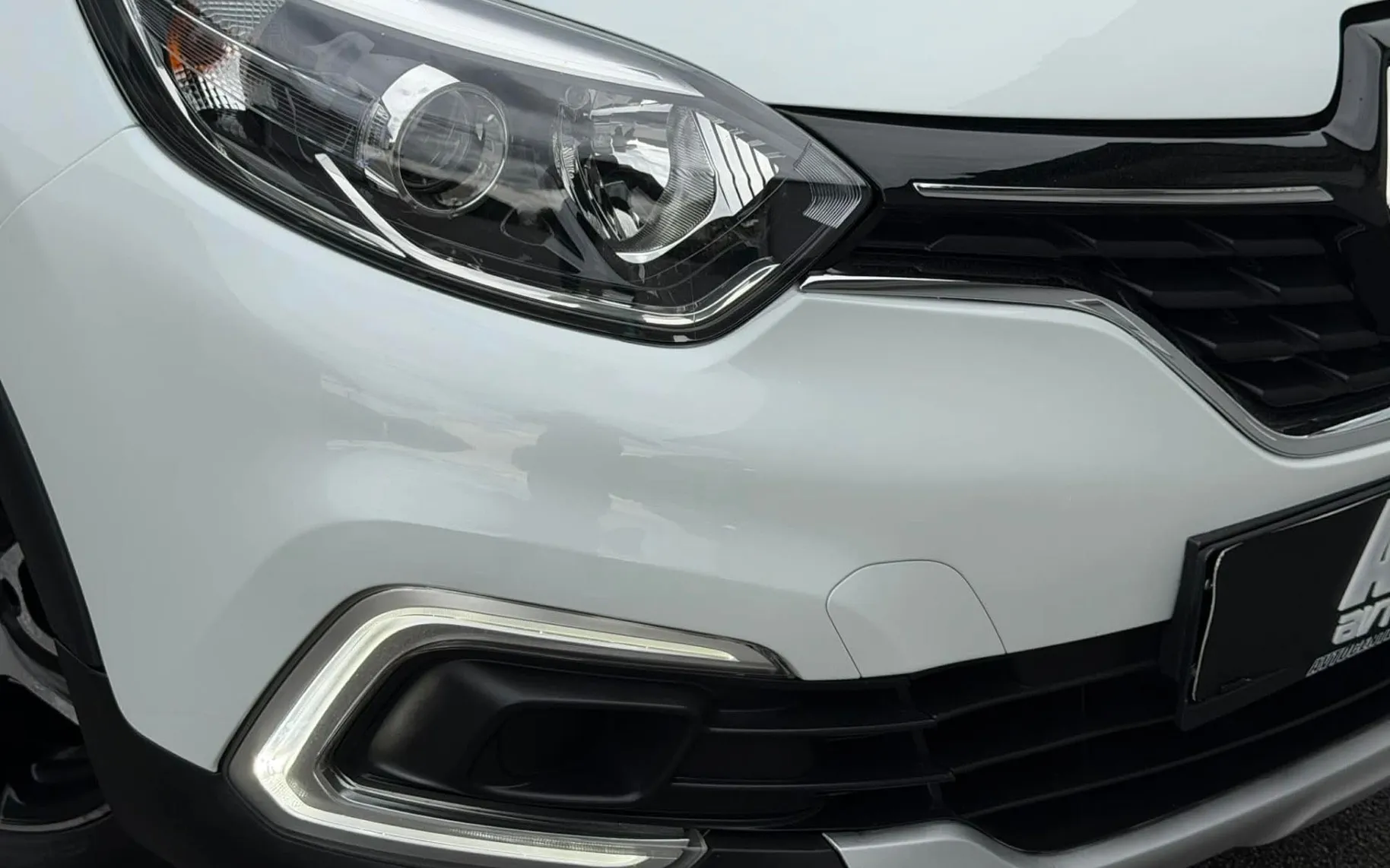 Notranja slika - Renault Captur - TCe 90-LIMITED-34.000km-LED-NAVI-TEMPOMAT-PDC- - 8