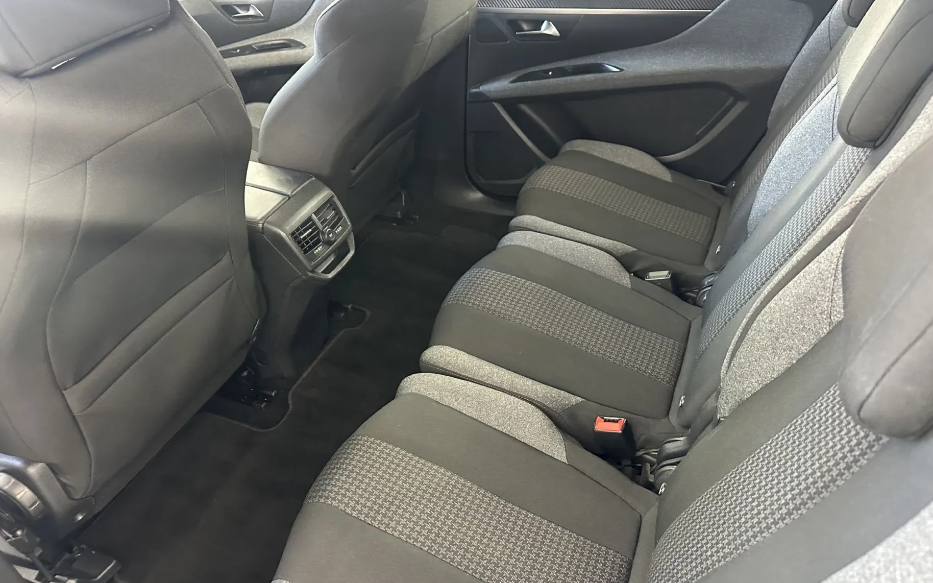 Zunanja slika - Peugeot 5008 - 1.5 BLUE HDI 130 BUSINESS.NAVI.ALU.. - 7