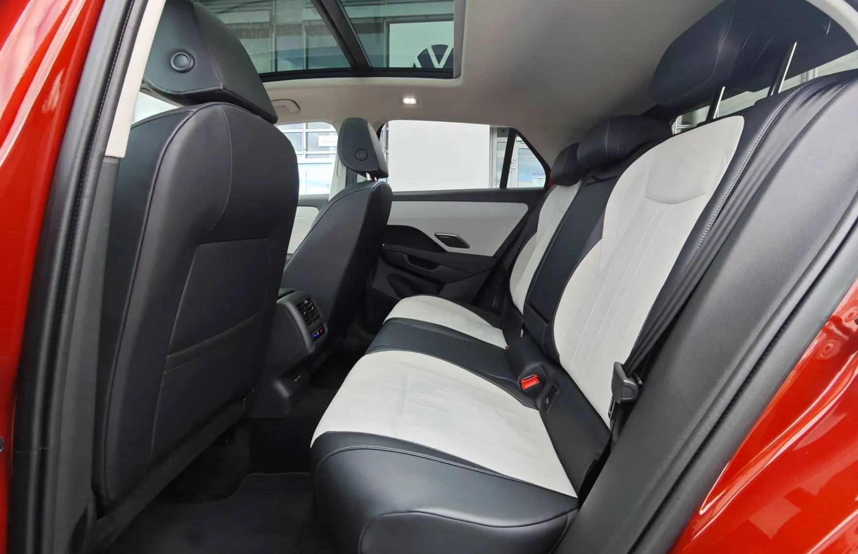 Zunanja slika - Volkswagen T-Roc - 1.5 eTSI Style DSG ||NOVI MODEL||ATRAKTIVEN|| - 10