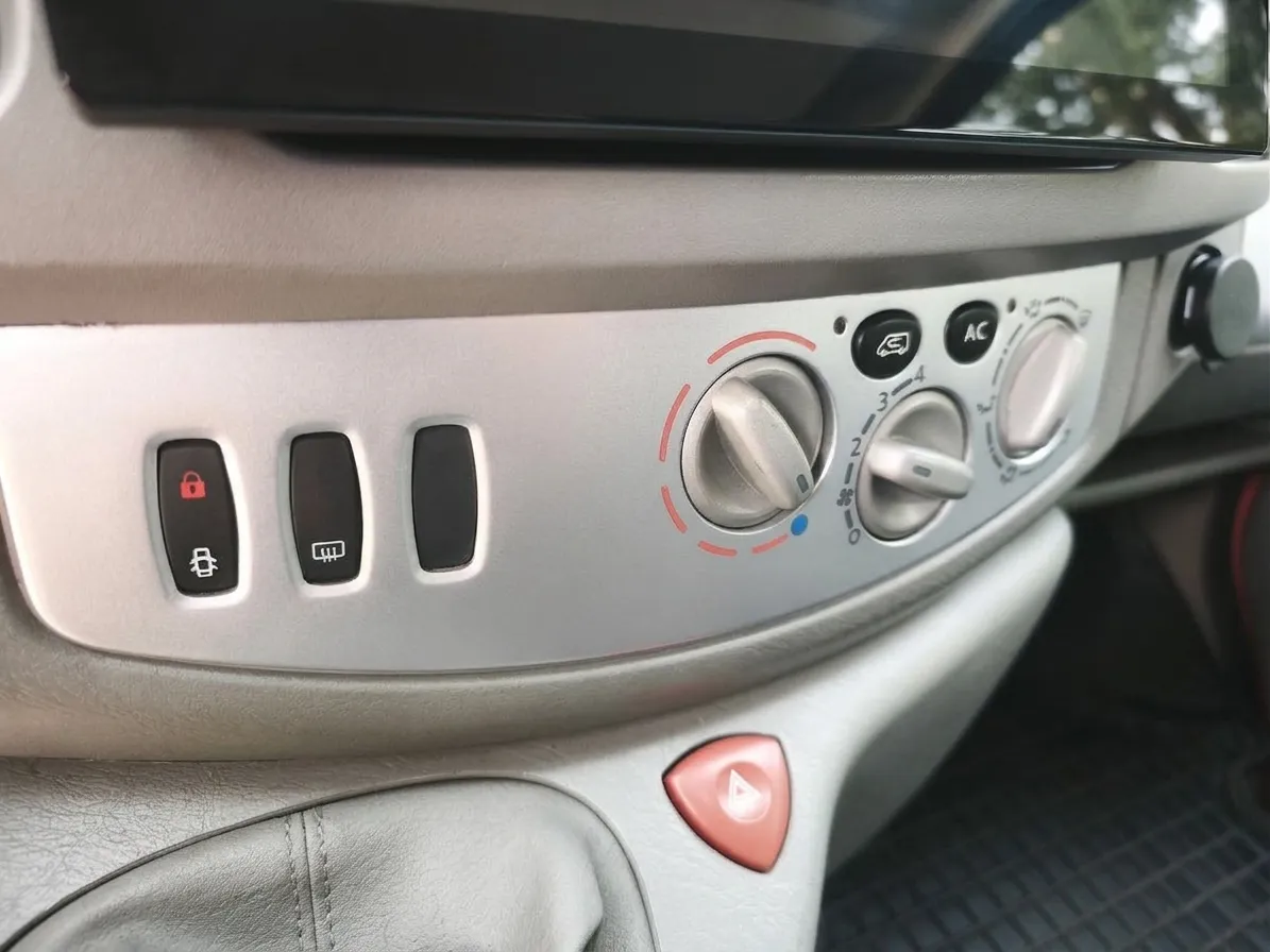 Slika poškodbe - Renault Trafic - Passanger - 34
