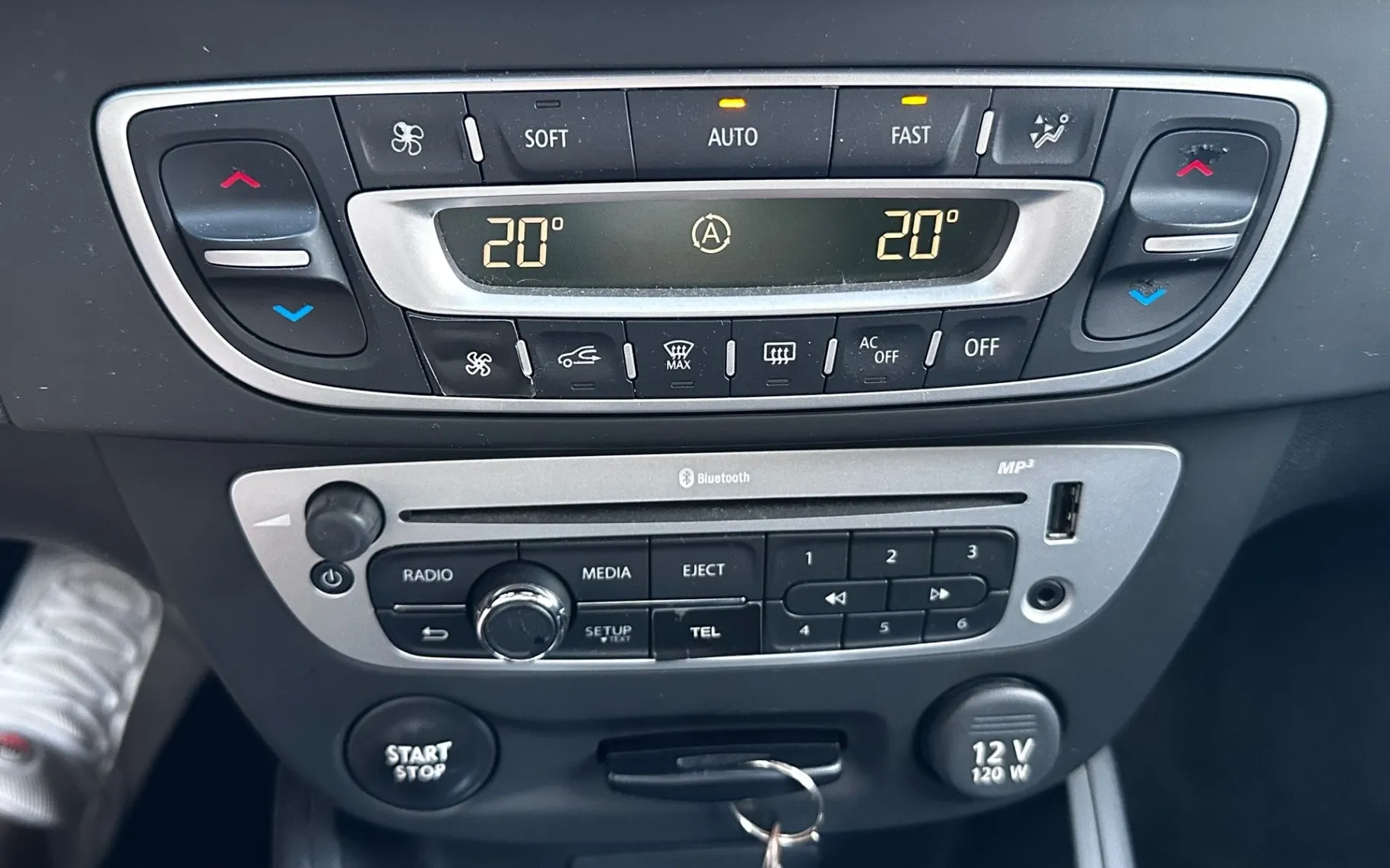 Notranja slika - Renault Megane - Grandtour 1.5 dCi NAVI+TEMPOMAT+PDC... - 13