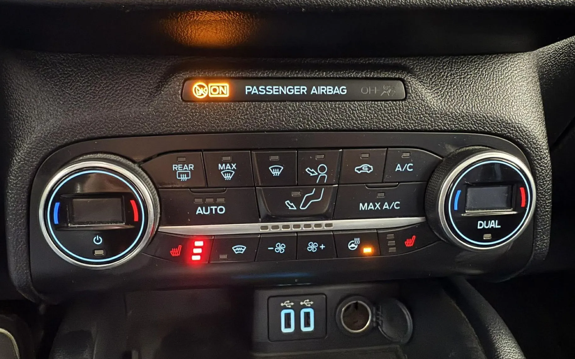 Notranja slika - Ford Kuga - 2.5 Vignale.NEMŠKI+4ALU.KAMERA.PANORAMA.KLUKA.LED - 9