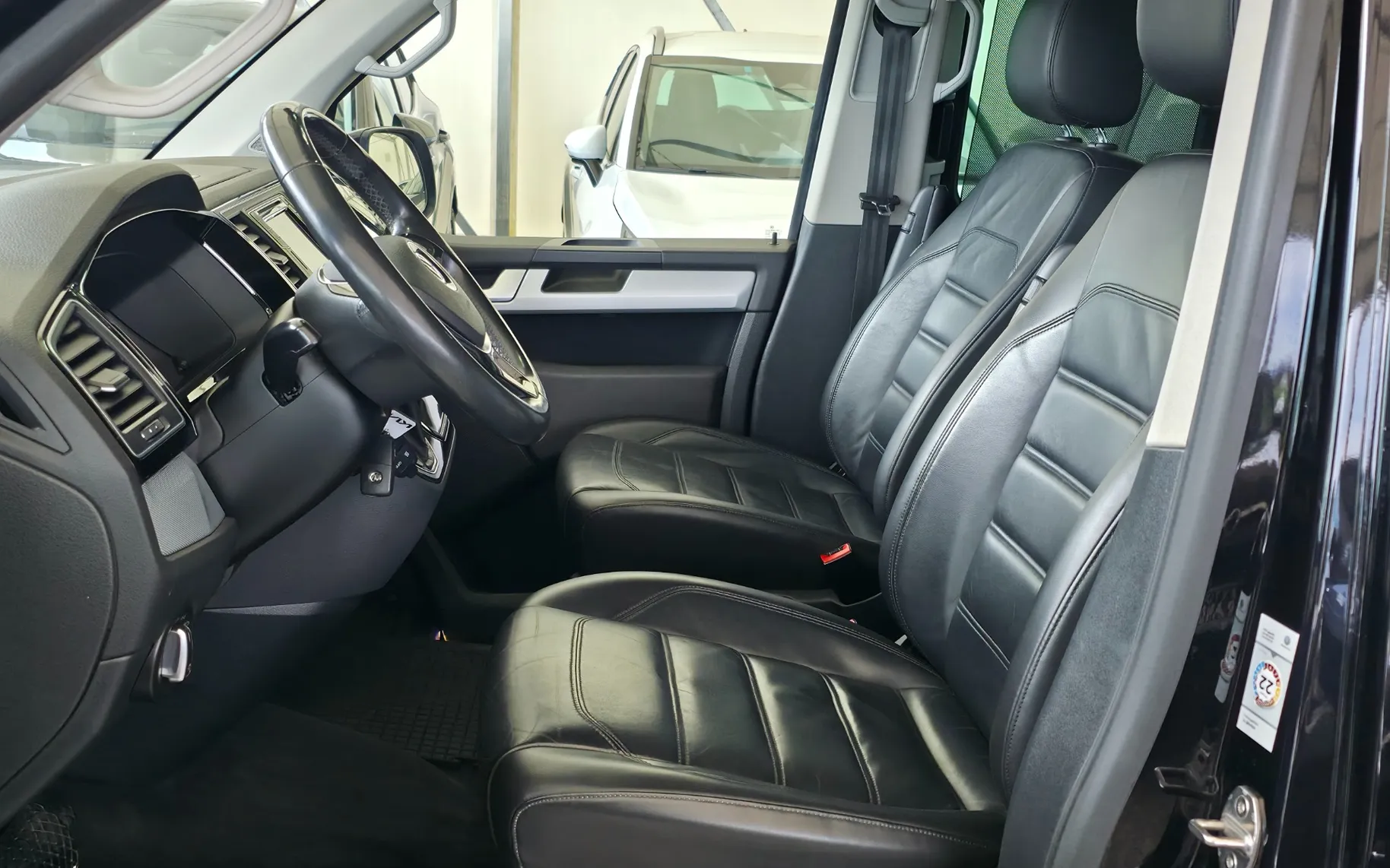 Zunanja slika - Volkswagen Multivan - T6 2.0 TDI Highline 4Motion - 5