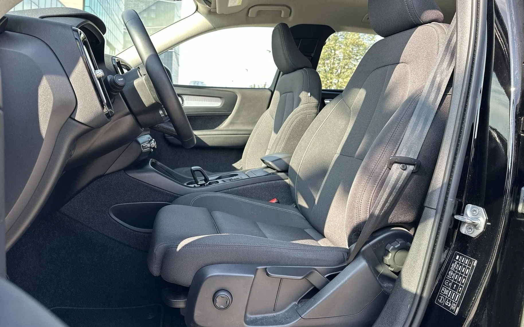 Notranja slika - Volvo XC40 - B4 P AWD Momentum Pro Avt. - 10