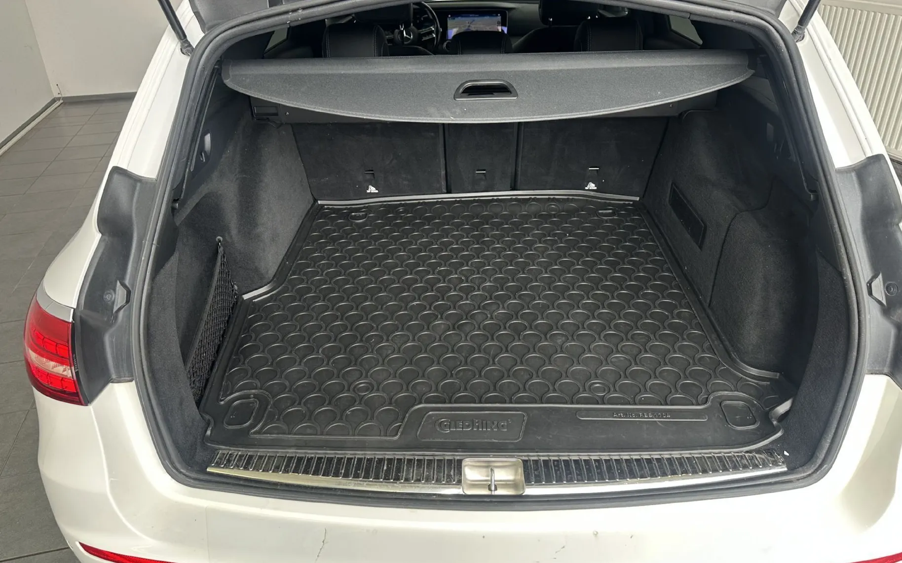 Notranja slika - Mercedes-Benz E-Razred - E 220 d T AMG Line Avt.USNJE.KAMERA.LED.NAVI.KLJUK - 10