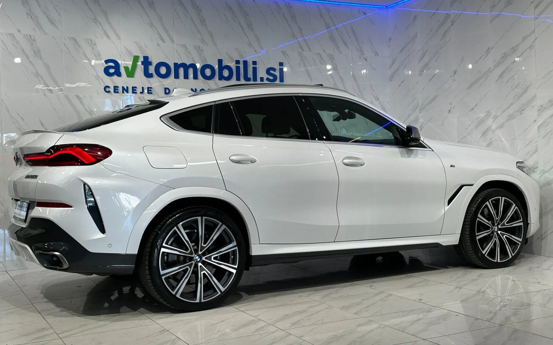 Zunanja slika - BMW serija X6: - M50i|xD|SkyL|SoftC|R22|Kljuka|BowersW|ACC|HUD|360K - 5