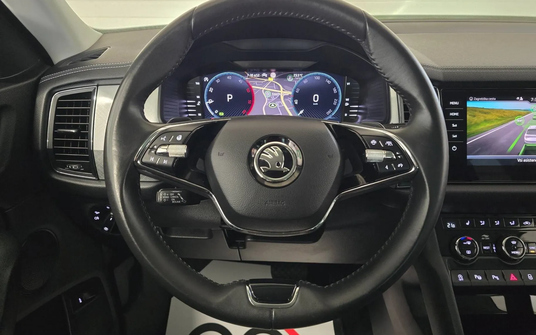 Notranja slika - Škoda Kodiaq - 4x4 2.0 TDI Ambition Tour DSG - Matrix.virtual.ACC - 12