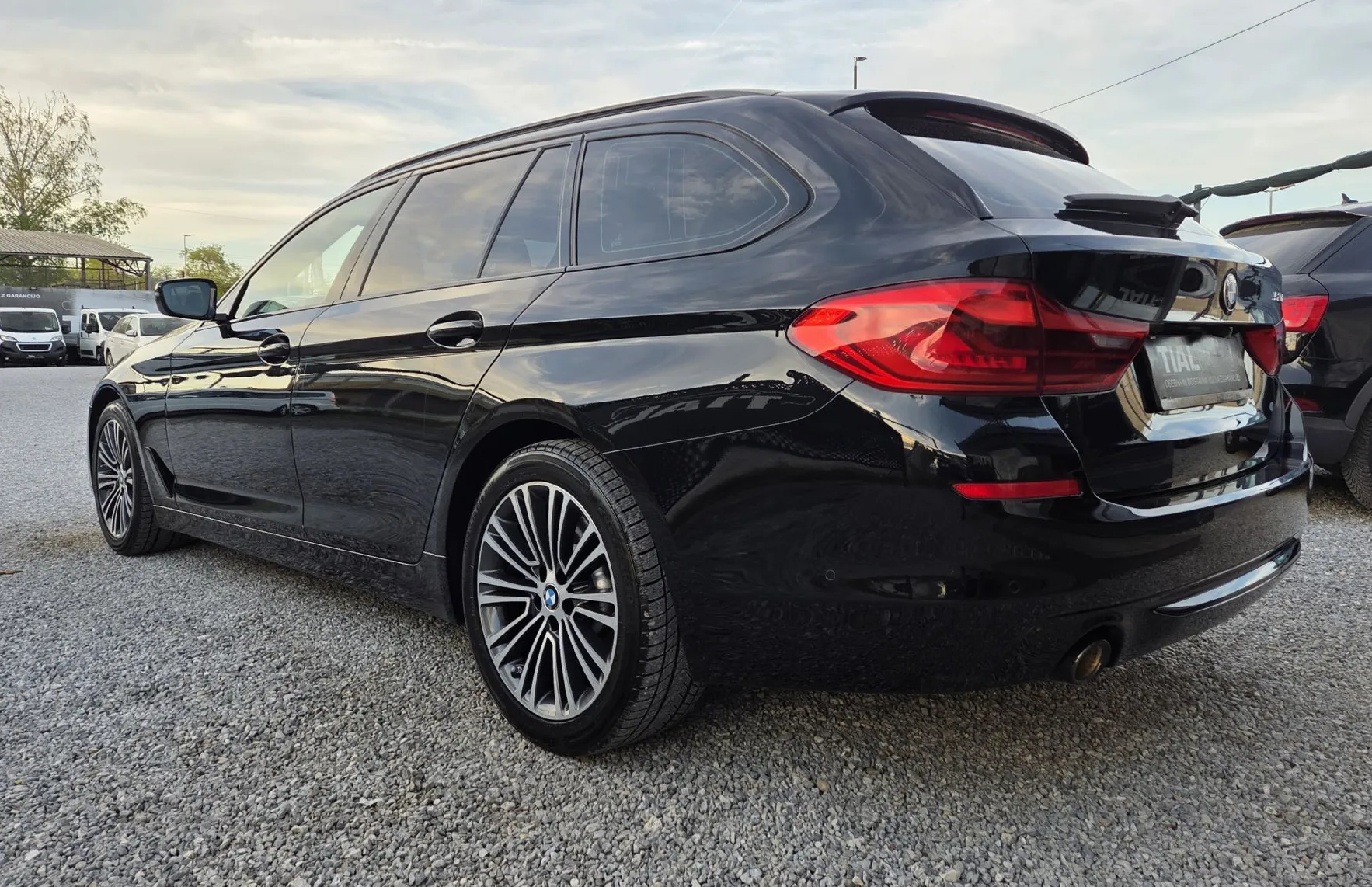 Zunanja slika - BMW Serija 5 - Touring: 520d Touring Avt. - 5