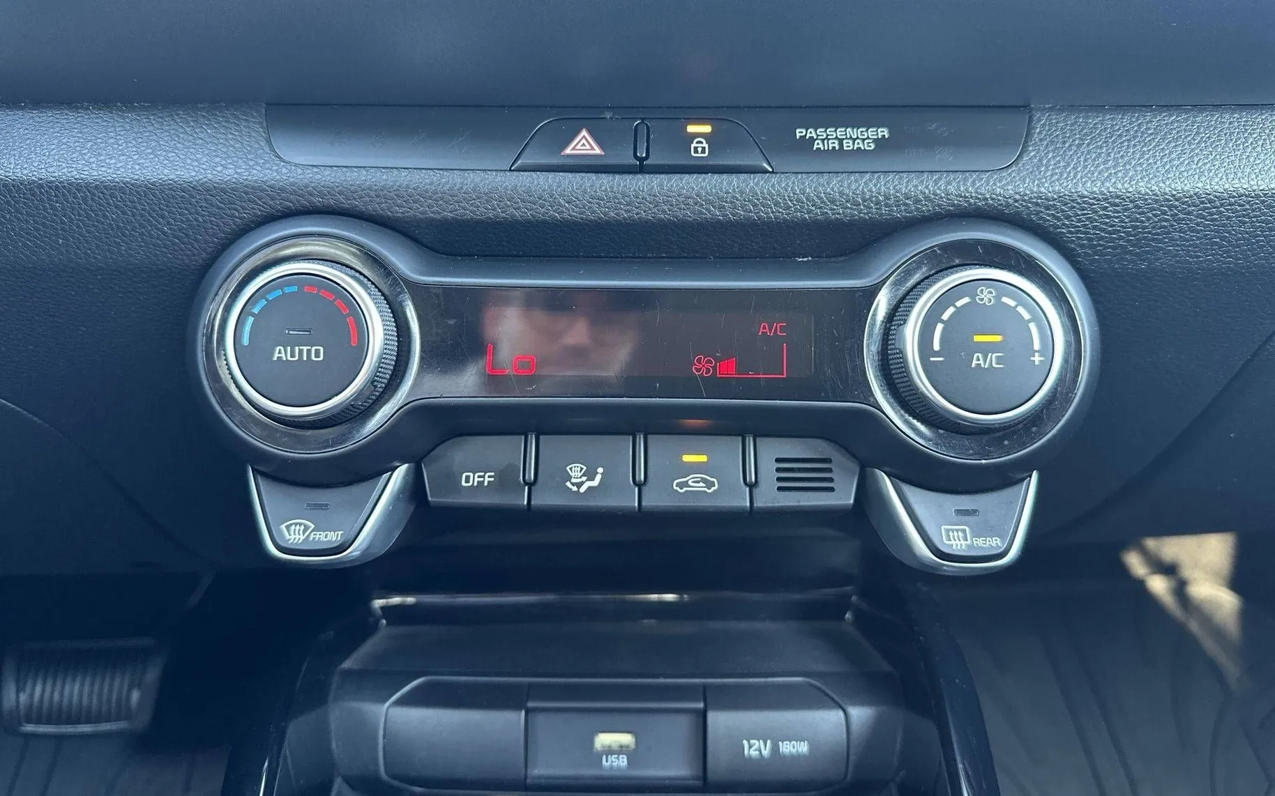 Notranja slika - KIA Stonic - 1.0 T-GDi LX Urban ISG DCT - 19