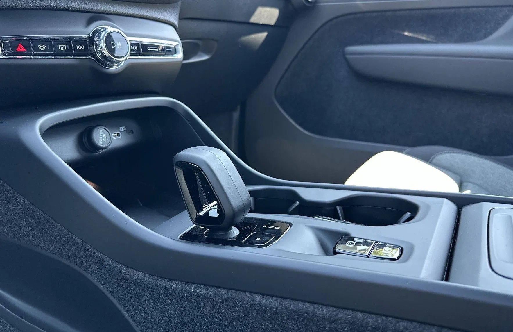 Zunanja slika - Volvo XC40 - B3P Core Avt. - 20