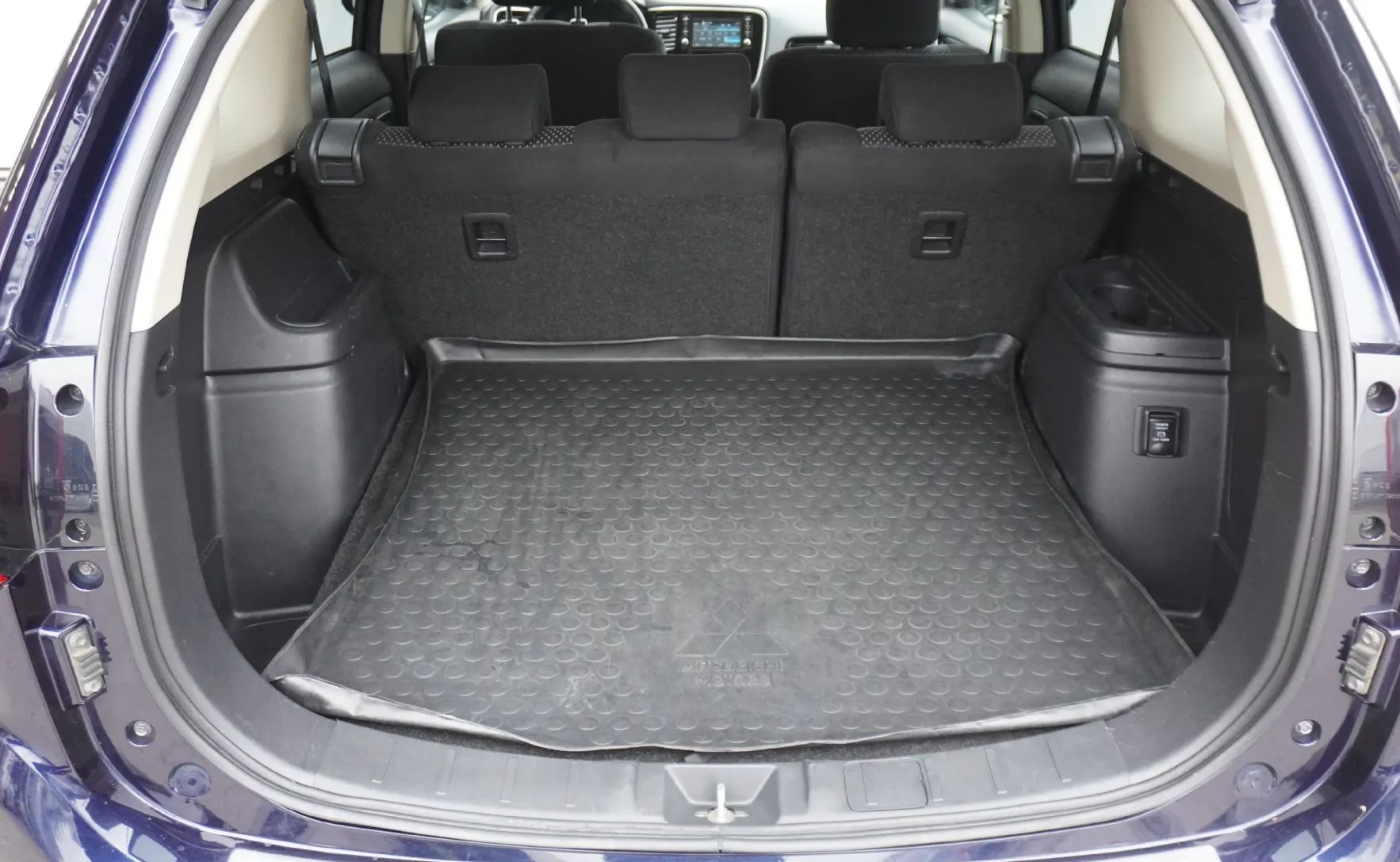 Zunanja slika - Mitsubishi Outlander - 2.0 MIVEC 4WD Intense CVT - 9
