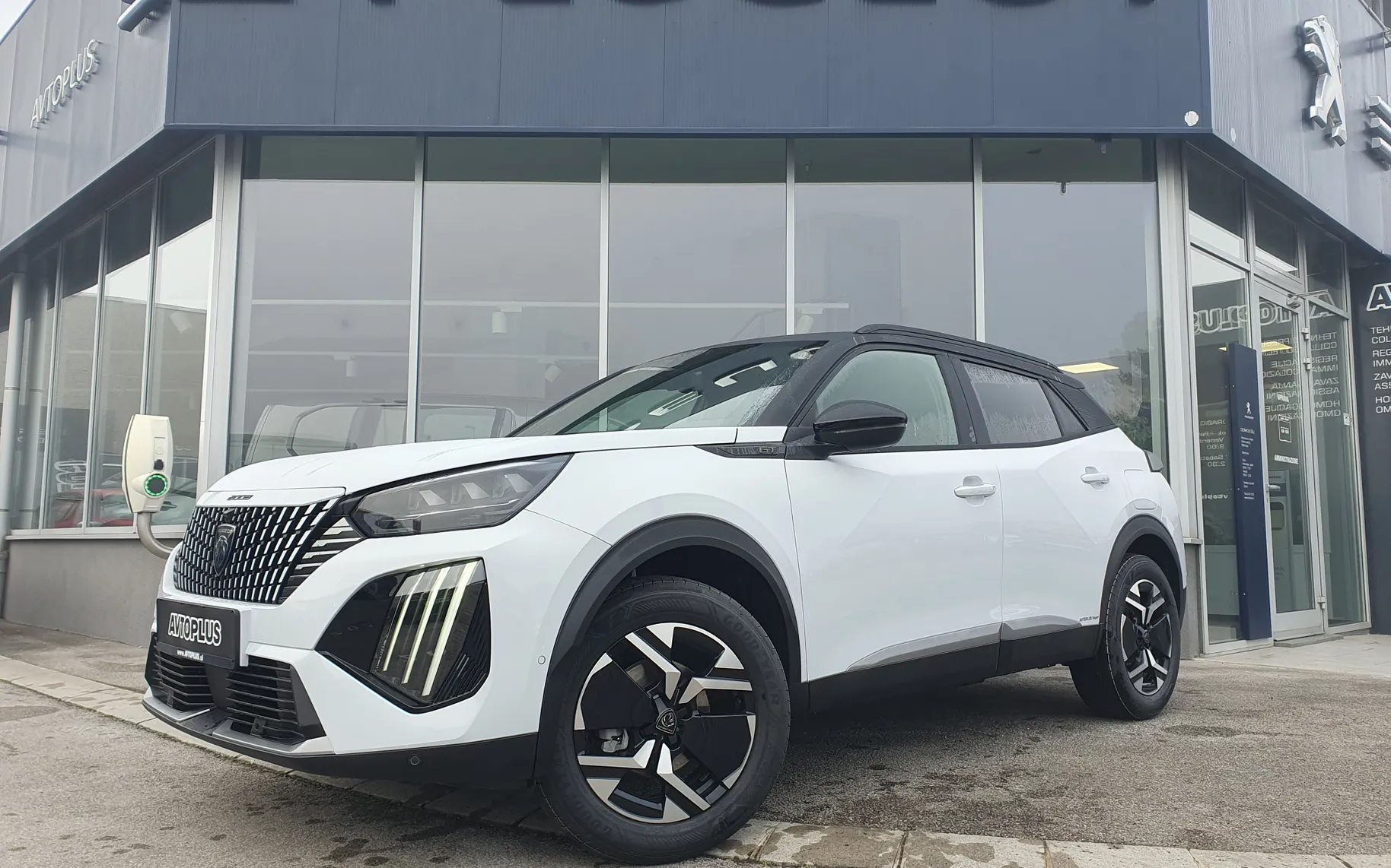 Zunanja slika - Peugeot 2008 - GT HIBRID 145 - 1