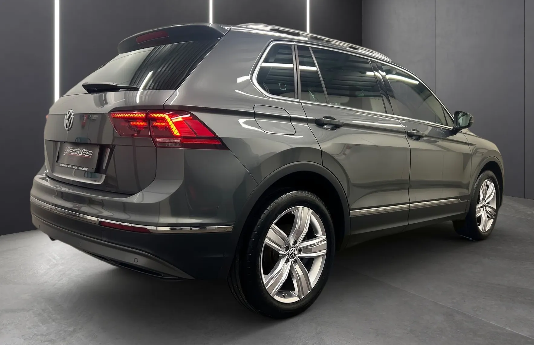 Zunanja slika - VW Tiguan - 2.0 TDI 4Motion DSG Highline Panorama-LED-Keyless - 2