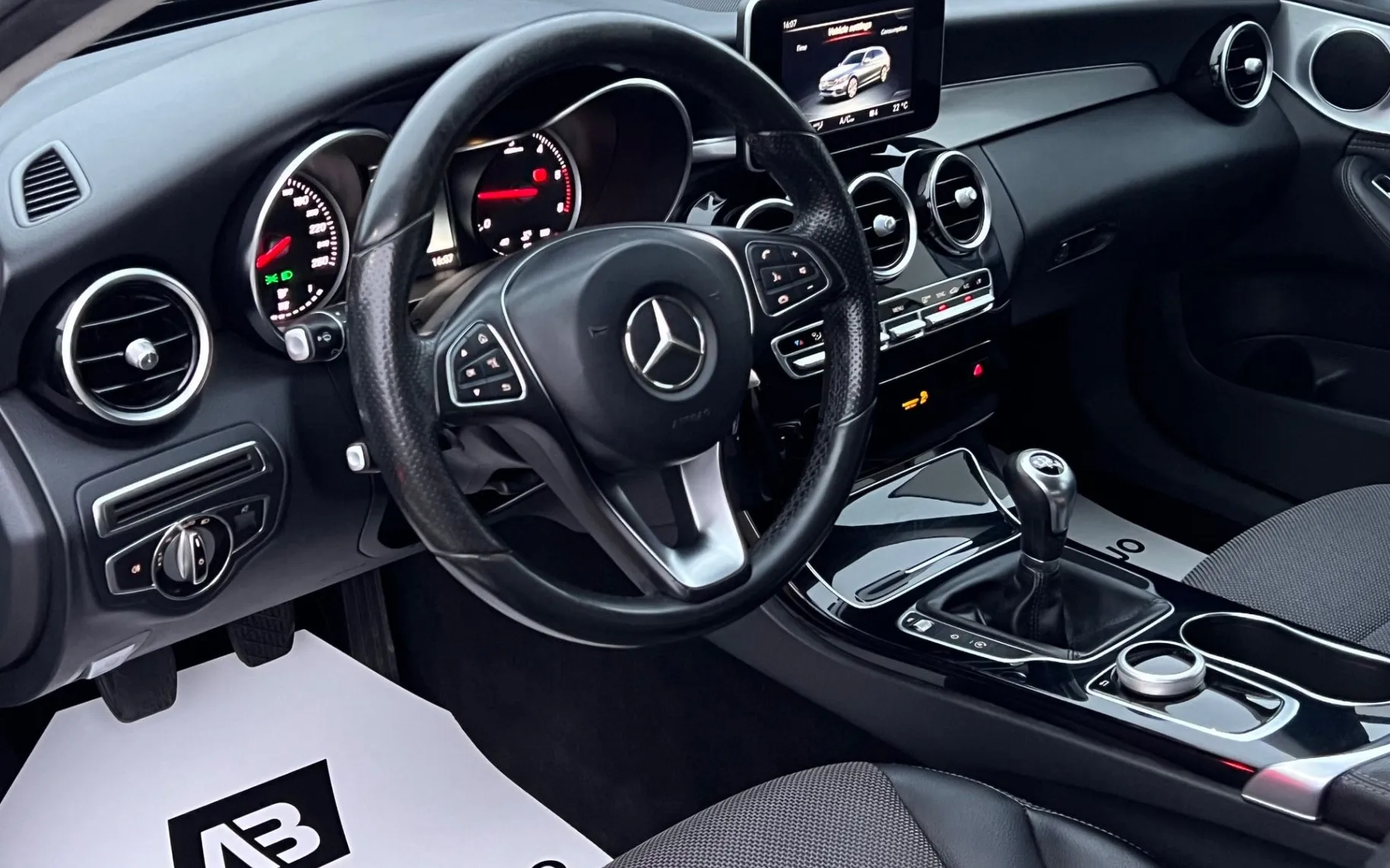 Notranja slika - Mercedes-Benz C-Razred - C 200 BlueTEC+1.LAST+SLO+LED+ALU... - 10