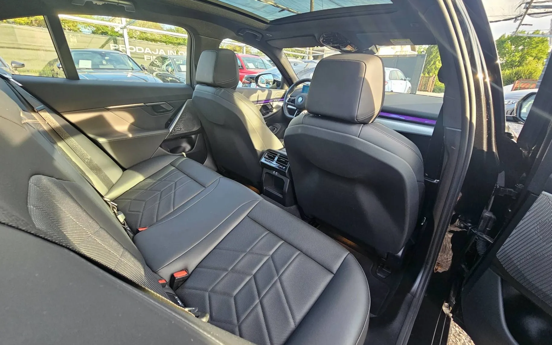 Notranja slika - BMW serija 5: - 520i Avt. |PANORAMA|KAMERA|RADAR|AMBIENT|HARMAN| - 11