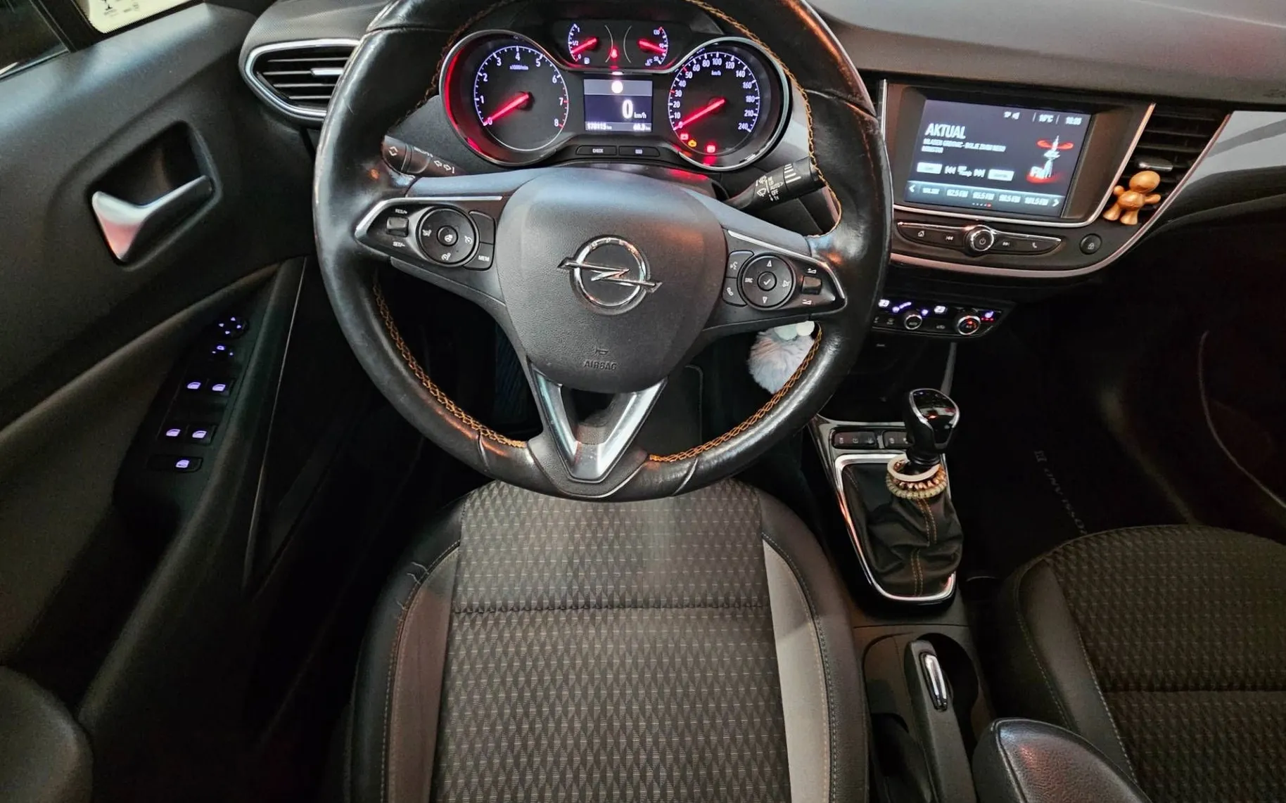 Notranja slika - Opel Crossland X - 1.2 Innovation - 7
