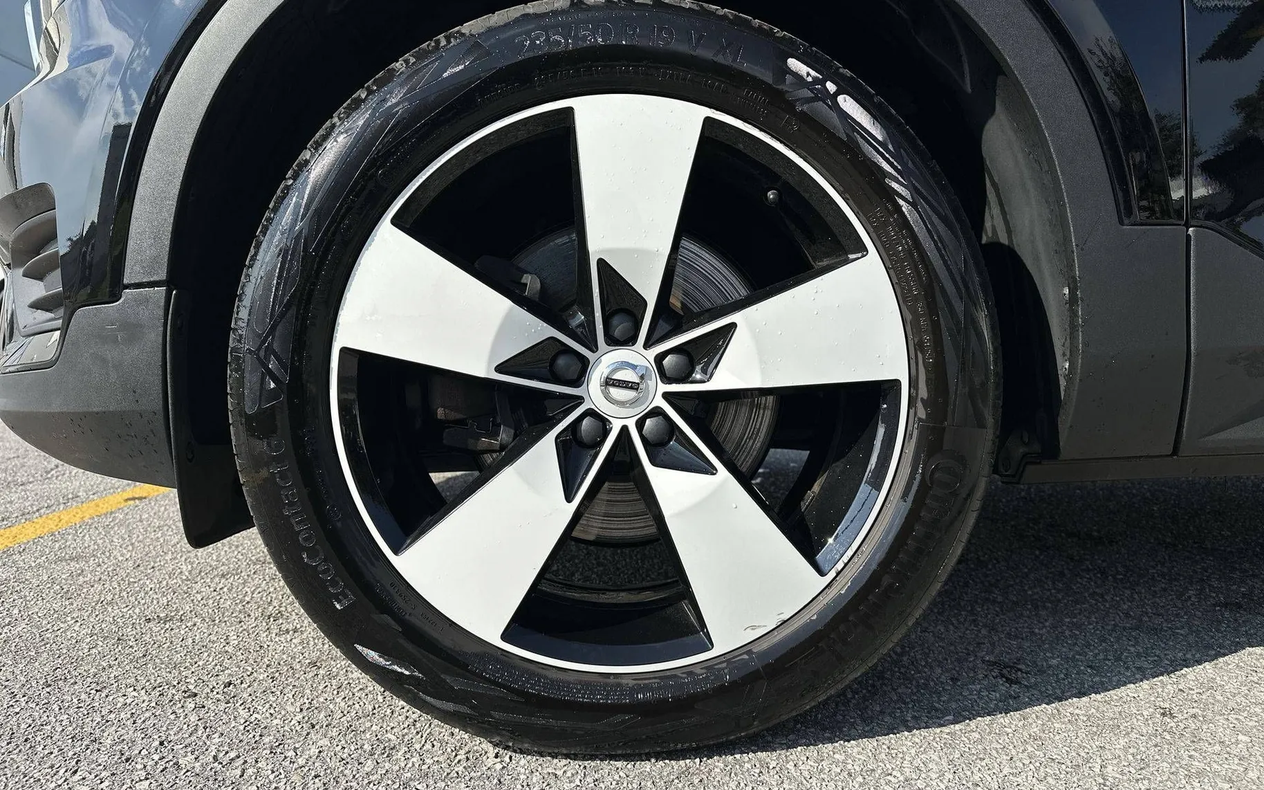 Notranja slika - Volvo XC40 - B4 P AWD Momentum Pro Avt. - 9