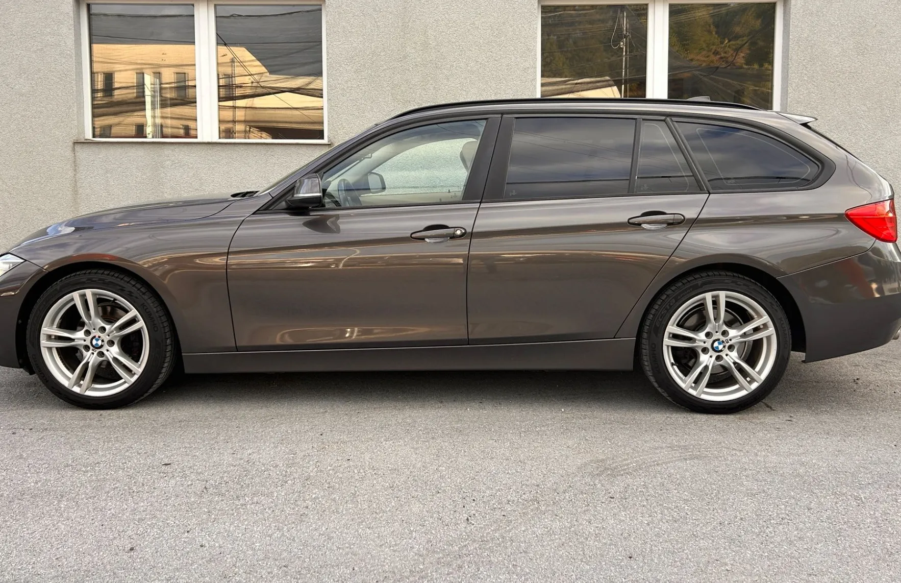 Zunanja slika - BMW Serija 3 - Touring: 318d Touring Sport Line-XSENON-NAVI-GRETJE SEDE - 5