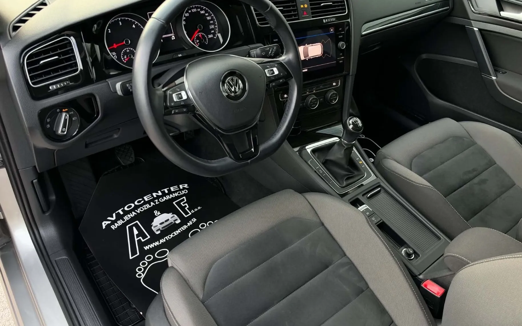 Notranja slika - Volkswagen Golf - 2.0 TDI-H LINE-BI XENON+ALCANTARA-KREDIT IN LIZING - 8