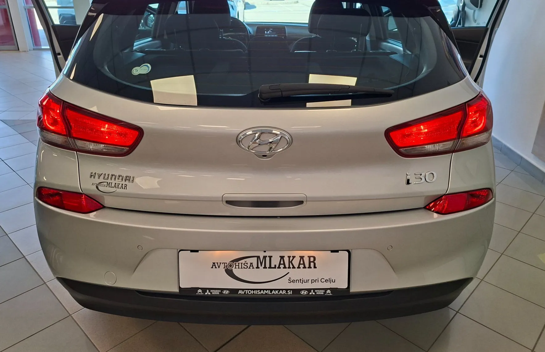 Zunanja slika - Hyundai i30 - 1.6 CRDi 110 Style-1.LASTNIK-SLO-LED-KAMERA-PDC- - 5