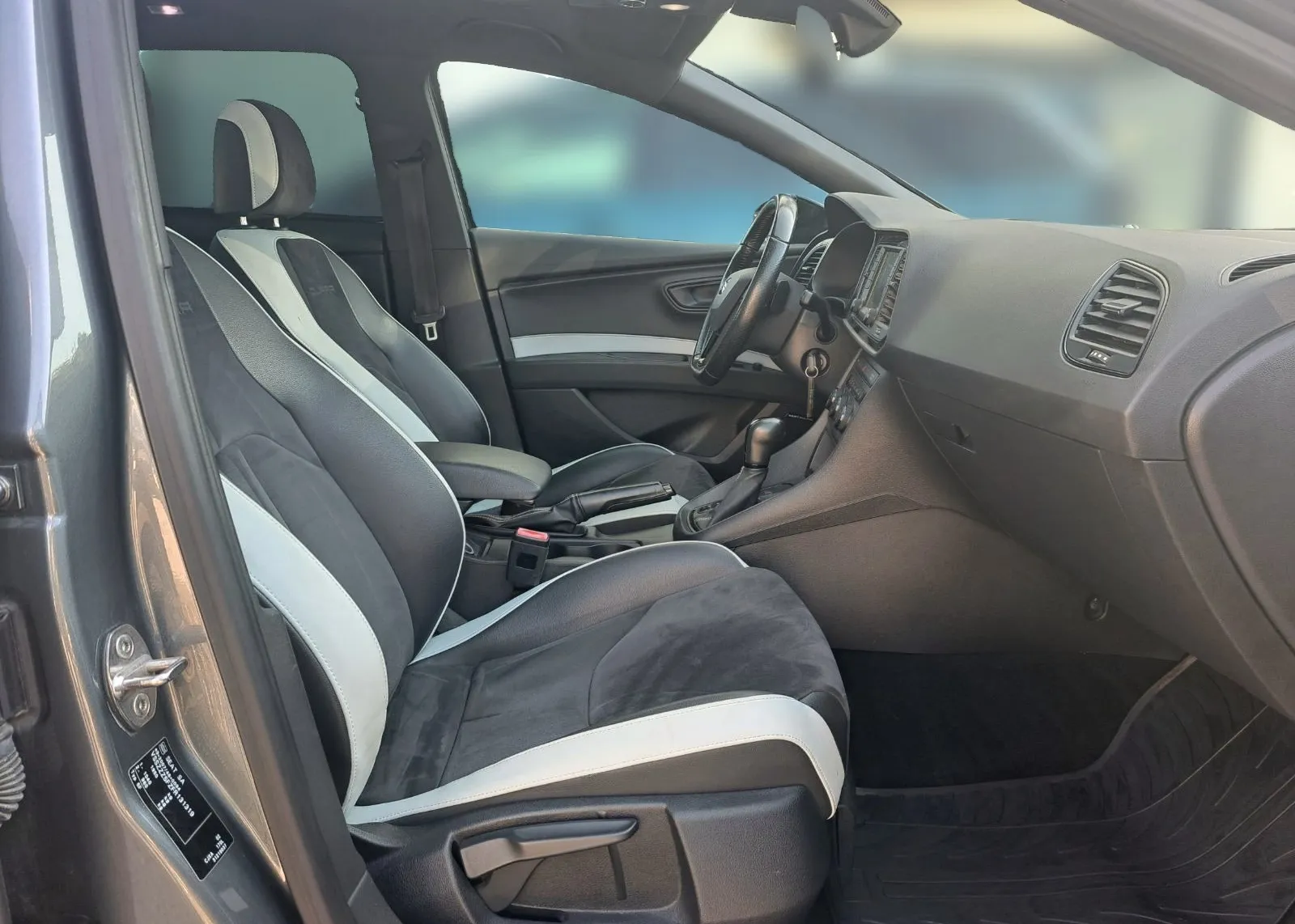 Notranja slika - Seat Leon - ST 2.0 TSI Cupra DSG-PERFORMANCE PAKET-SLOV AVTO - 12