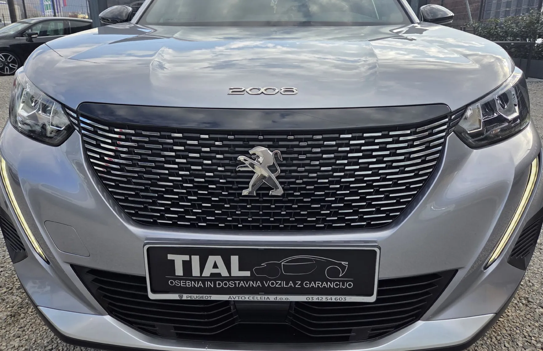 Zunanja slika - Peugeot 2008 - 1.2-SLO-1LASTNIK-SAMO36000KM-FULLED-KAMERA-NAVI.. - 2