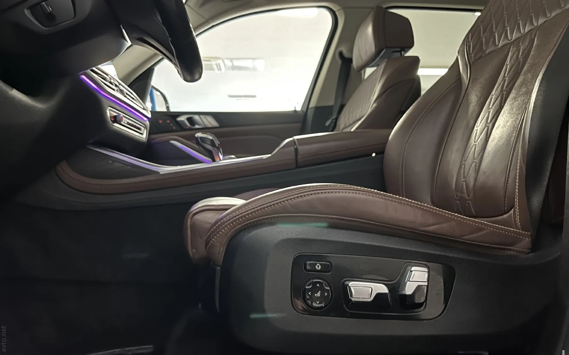 Notranja slika - BMW serija X7: - xD30d|SoftC|Zračno|SkyL|Masaža|360K|Harman|HUD|... - 8