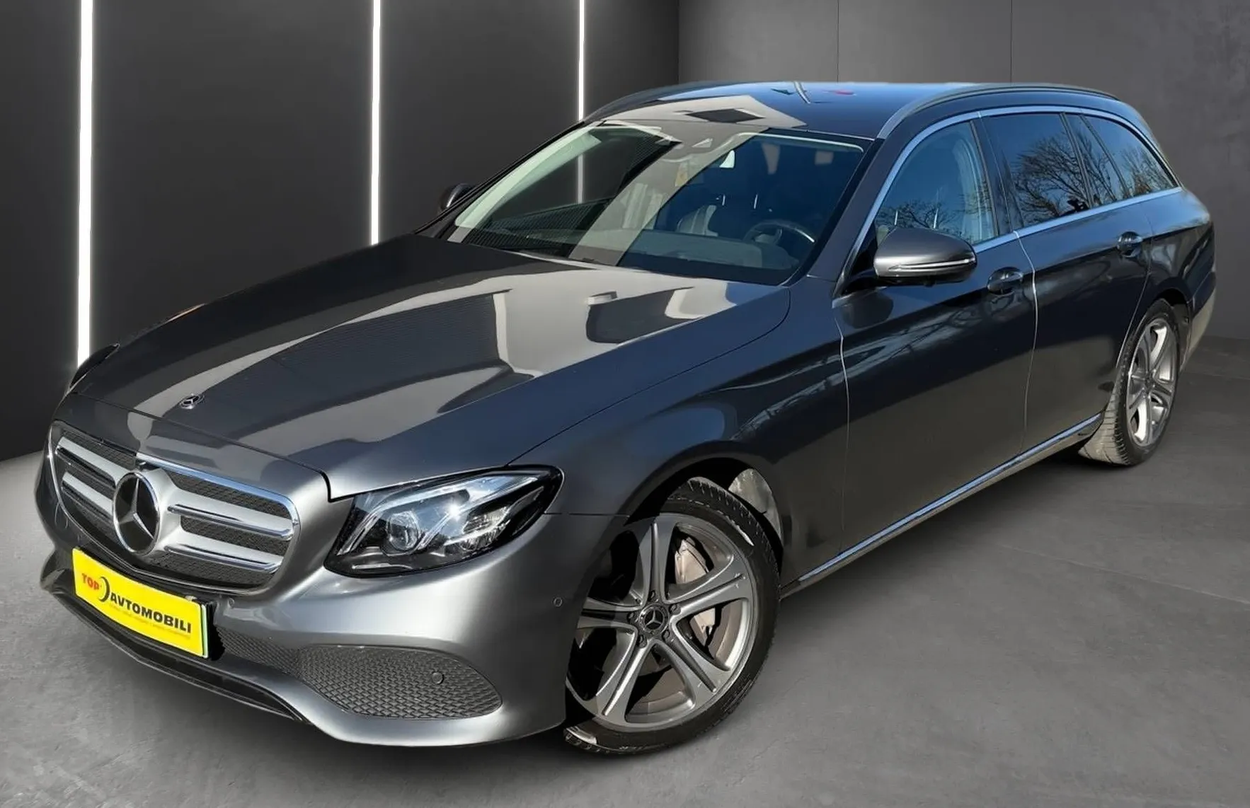Zunanja slika - Mercedes-Benz E-Razred - E 350d FULL LED NAVI TEMP 360°KAM PDC GR.SEDEŽEV . - 2