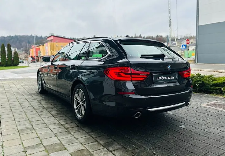 Zunanja slika - BMW Serija 5 - Touring: 520d  Luxury Line   I   Head Up   I   RADAR - 4
