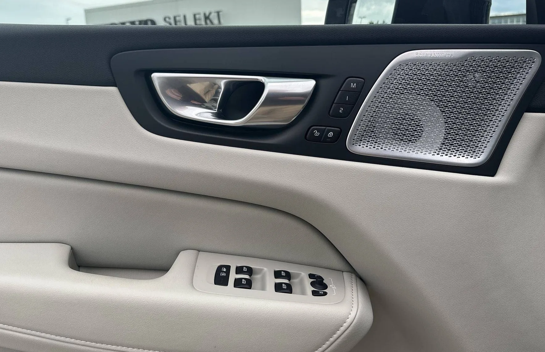 Zunanja slika - Volvo XC60 - T8 AWD Recharge Twin Engine Ultra Dark Avt - 13