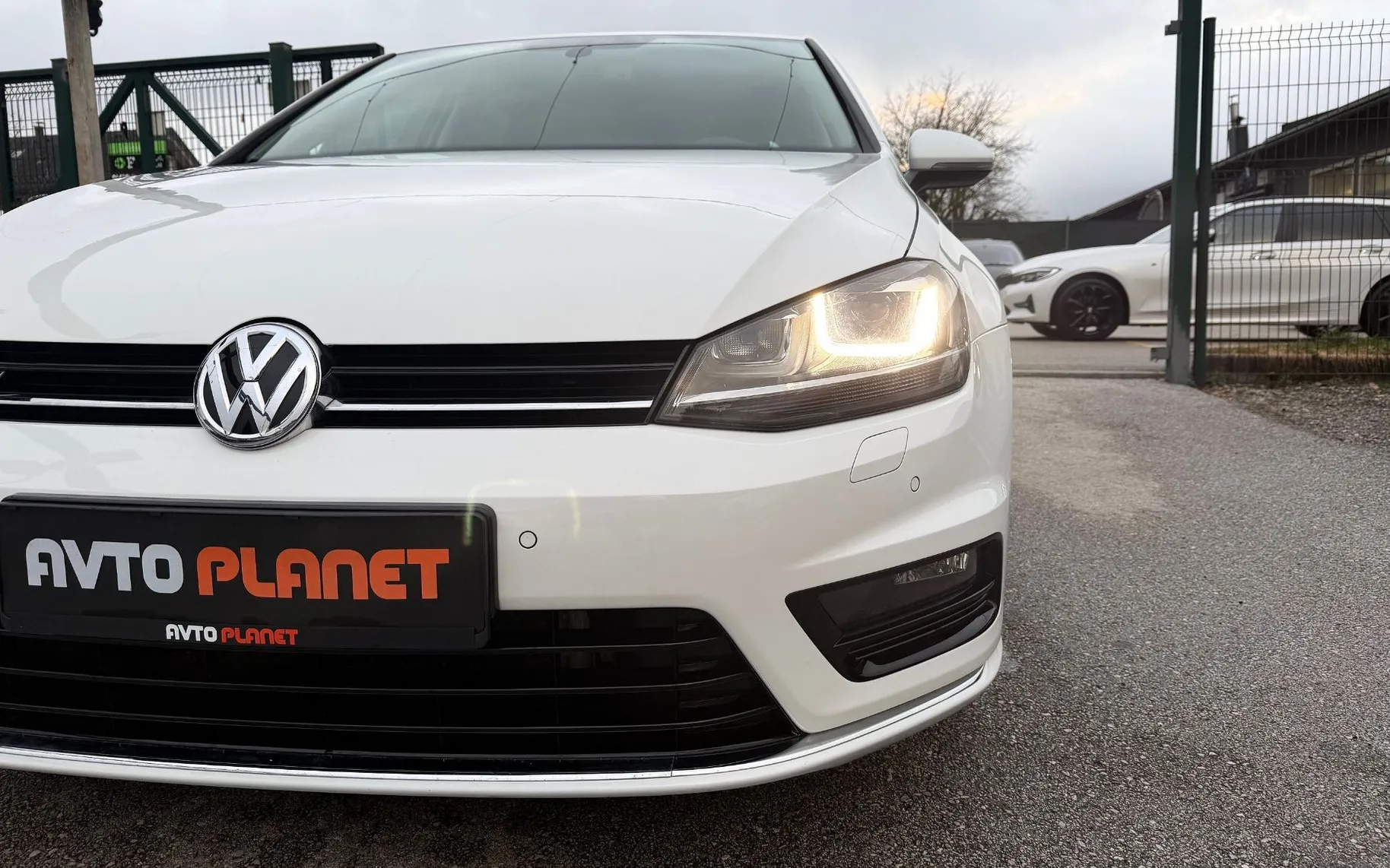 Zunanja slika - Volkswagen Golf - 2.0 TDI 4MOTION R-LiNE SLO.VOZILO LED XENON - 11