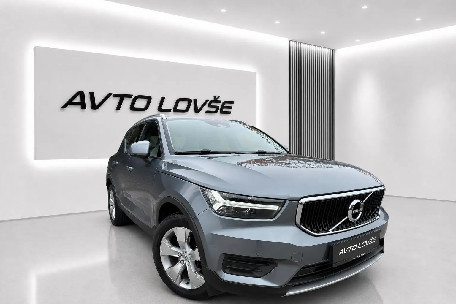 Zunanja slika - Volvo XC40 - D3 Momentum Avt.-1 LASTNIK-ALU-KAM-LED-VIRTUAL-NAV - 2