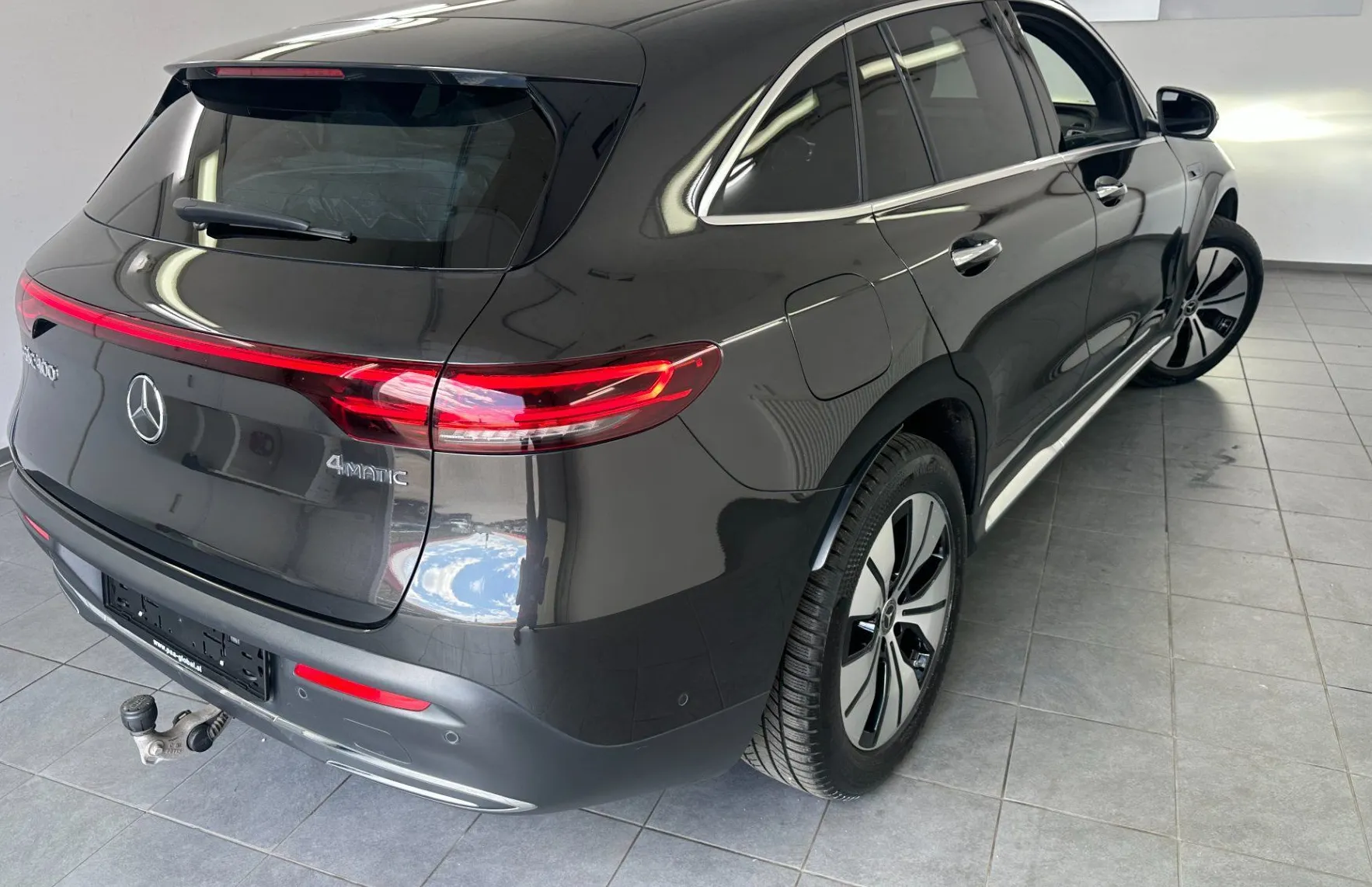 Zunanja slika - Mercedes-Benz EQC - 400 4MATIC.NEMŠKI+4ALU.KAMERA.KLJUKA.LED.ACC.USNJE - 7