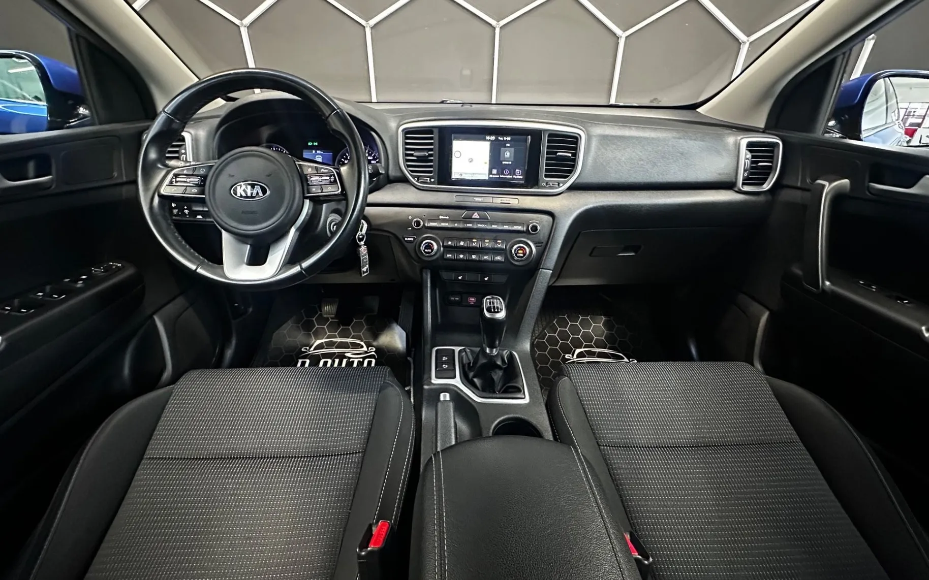 Notranja slika - KIA Sportage - 2WD 1.6 GDI SLO POREKLO+KAMERA+NAVI+LANE ASSIST... - 9
