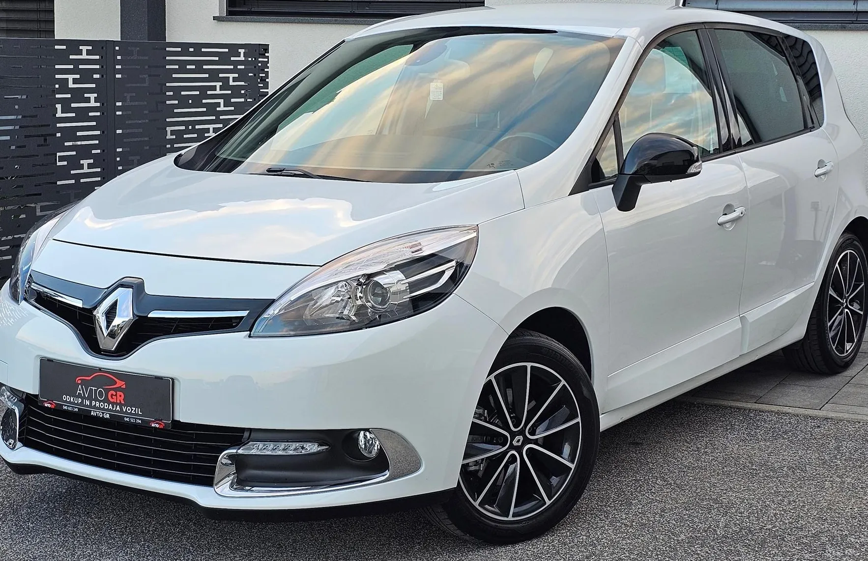 Zunanja slika - Renault Scénic - Scenic 1.2 16v-BOSSE-Le 159.000km-Odličen- Tempo.- - 14