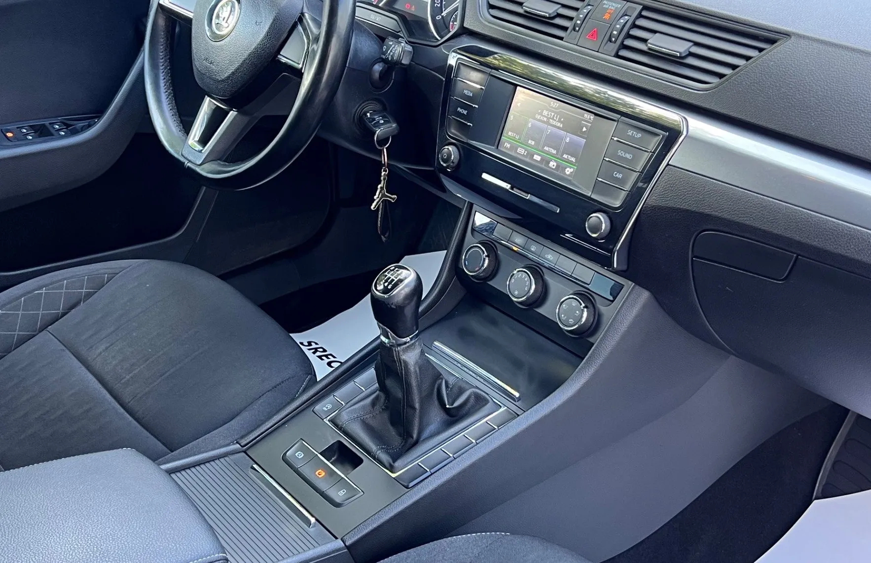 Zunanja slika - Škoda Superb - 2.0 TDI+ALU+TEMP+USB - 17