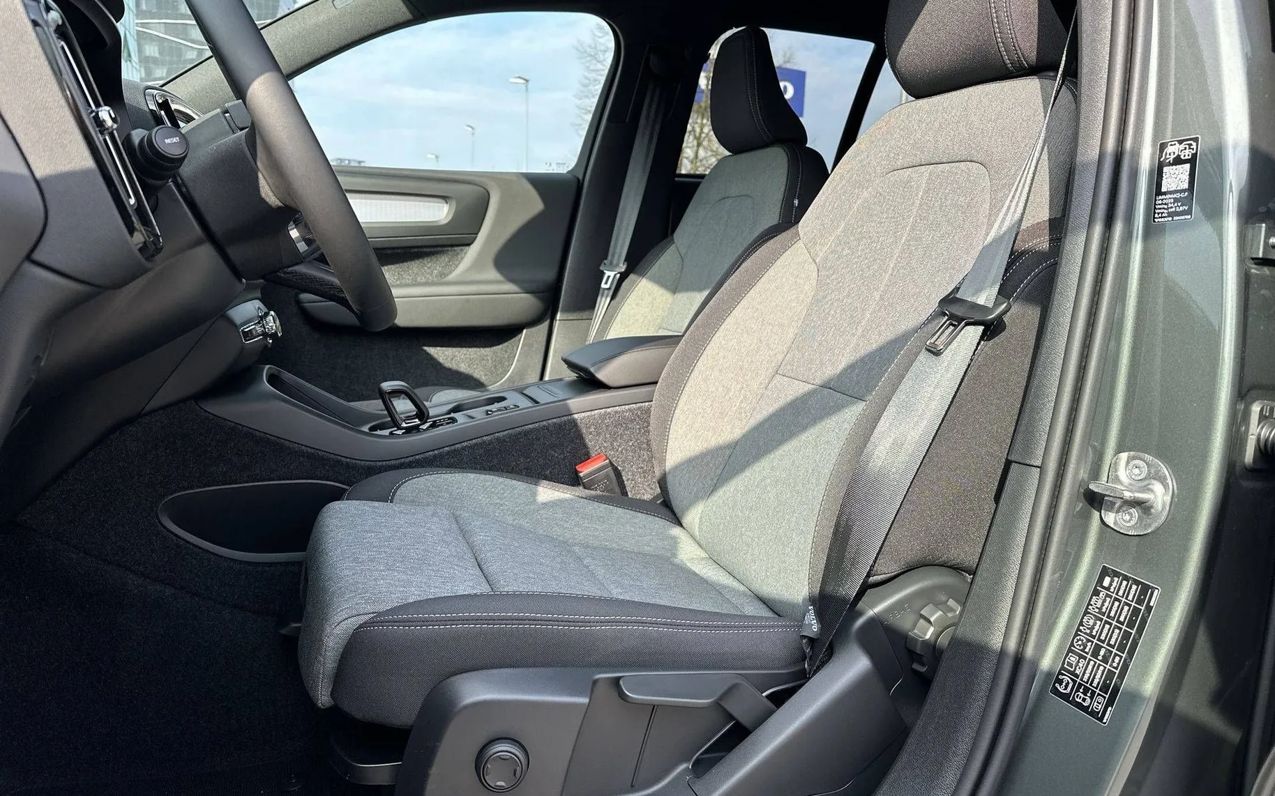Notranja slika - Volvo XC40 - B3 P Core Avt - 10