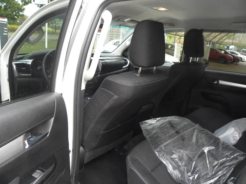 Zunanja slika - Toyota HILUX DOUBLE CAB - Toyota Hilux MY25 2.8 D-4D HYBRID 48V DC A T6 CITY PLUS - 7